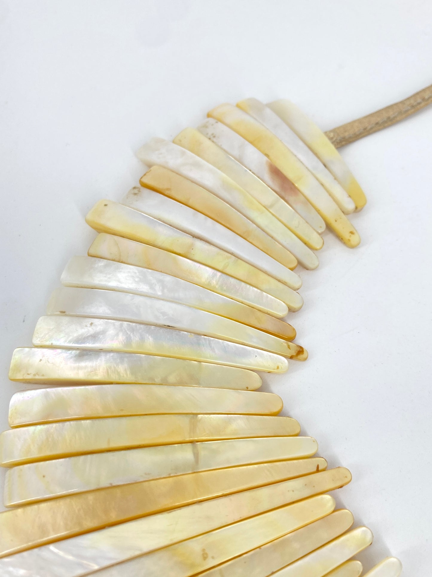 Perlmutt Colllier von Monies