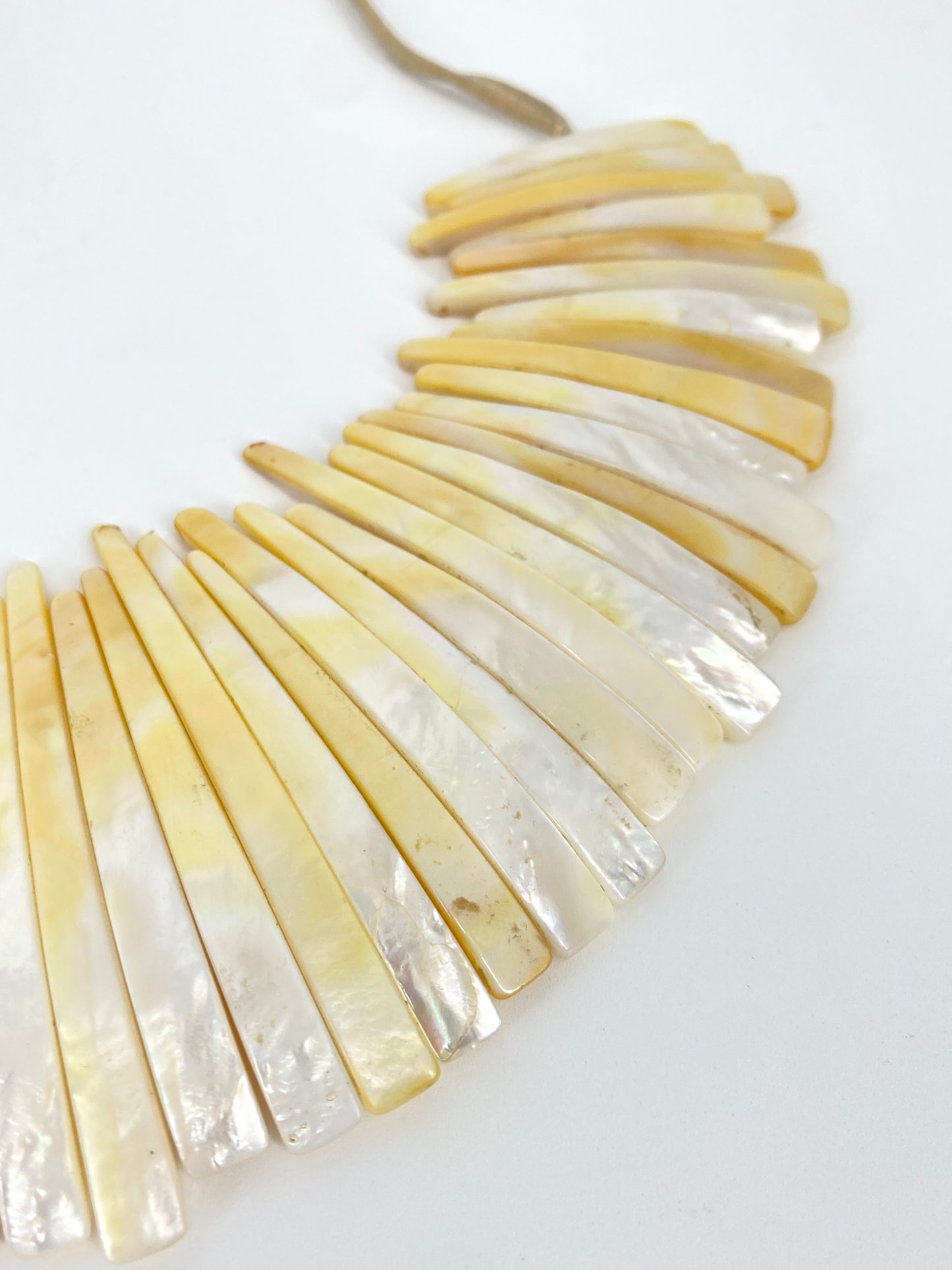 Perlmutt Colllier von Monies