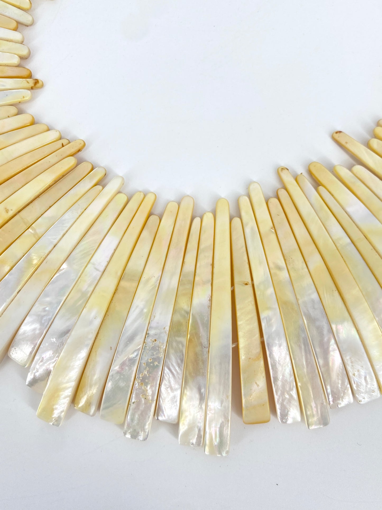 Perlmutt Colllier von Monies