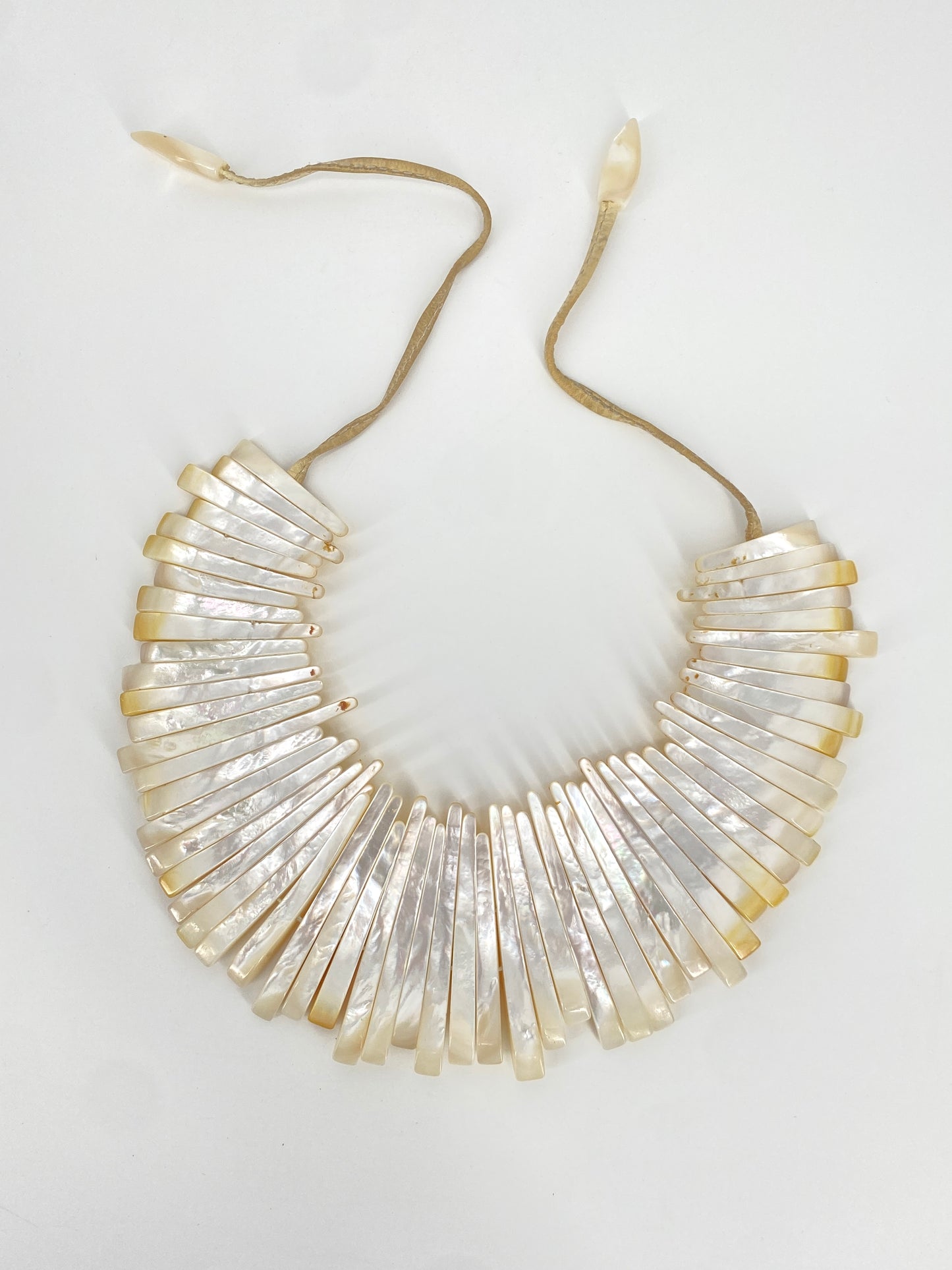 Perlmutt Colllier von Monies