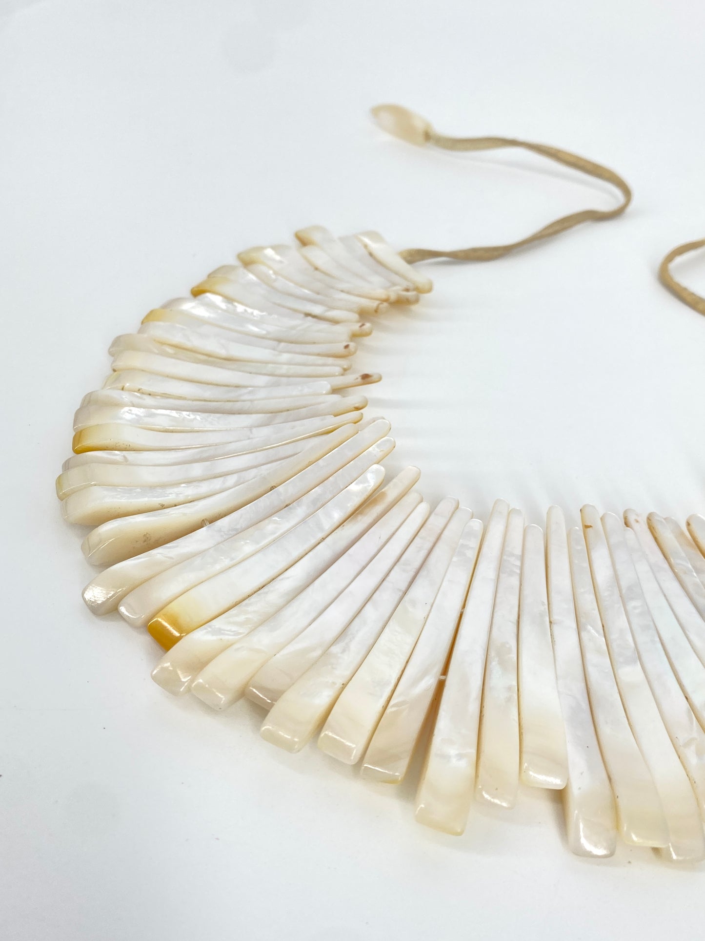 Perlmutt Colllier von Monies