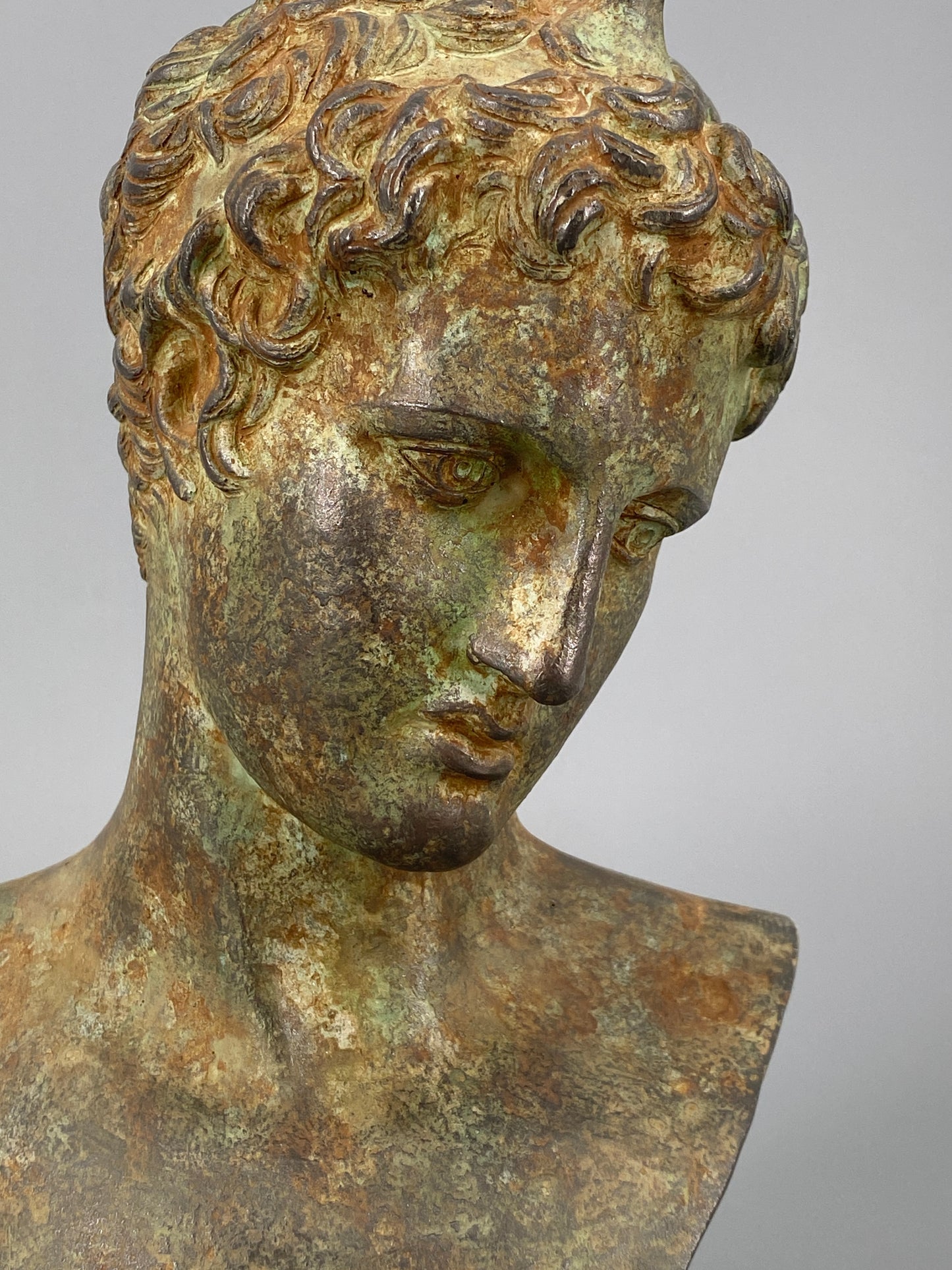 Büste "Jüngling von Marathon" Replik auf Holzsockel