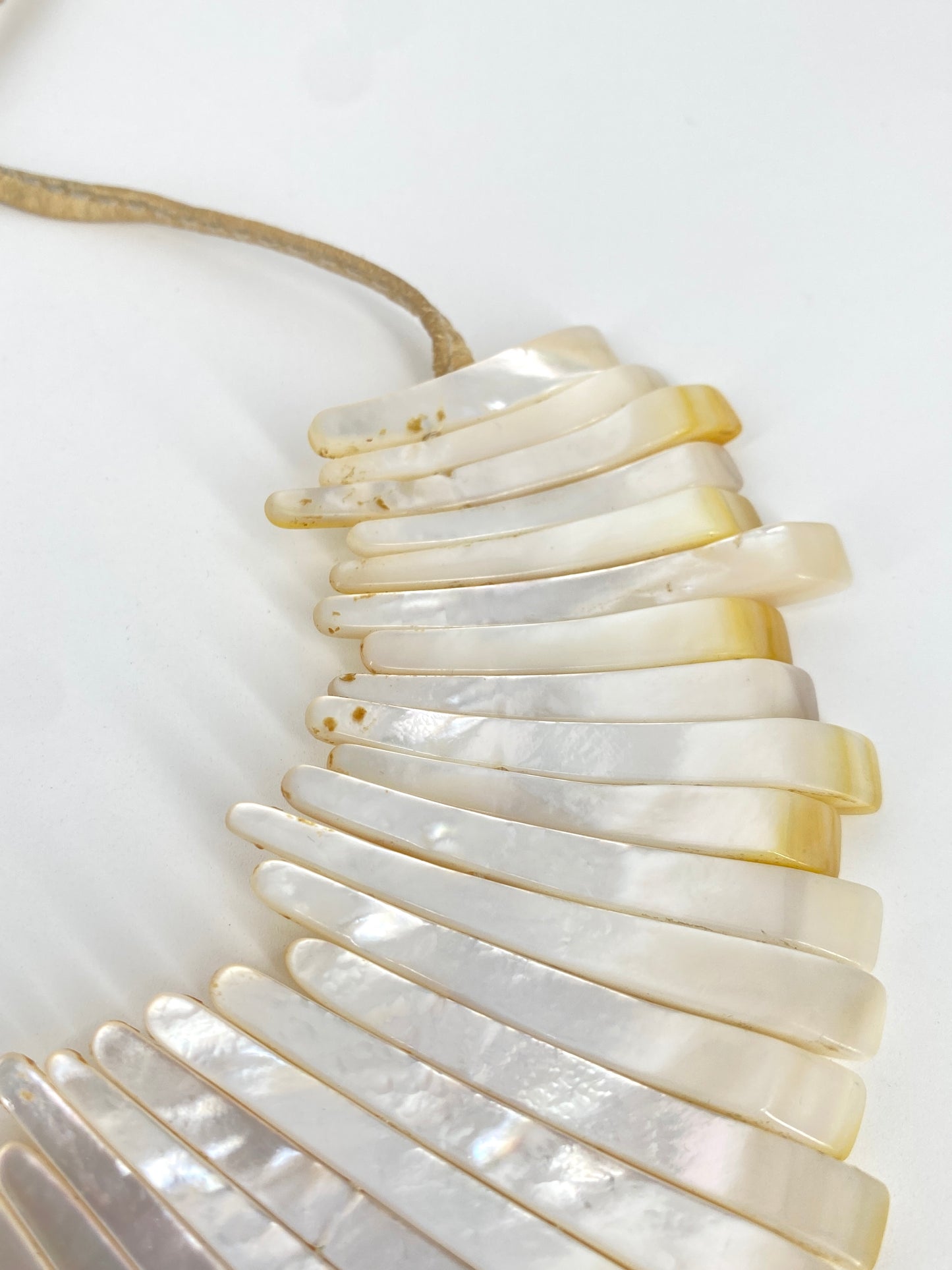 Perlmutt Colllier von Monies