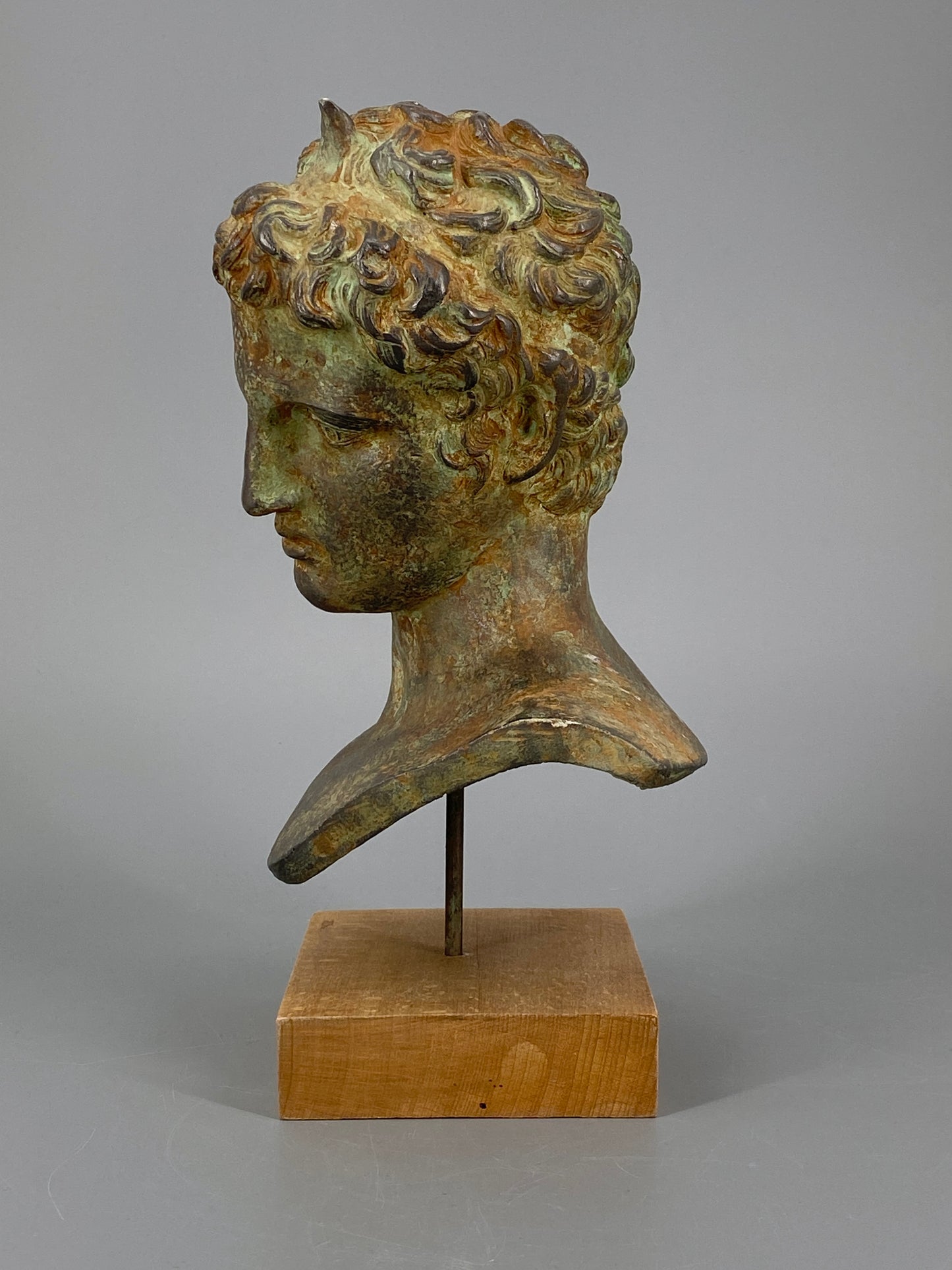 Büste "Jüngling von Marathon" Replik auf Holzsockel