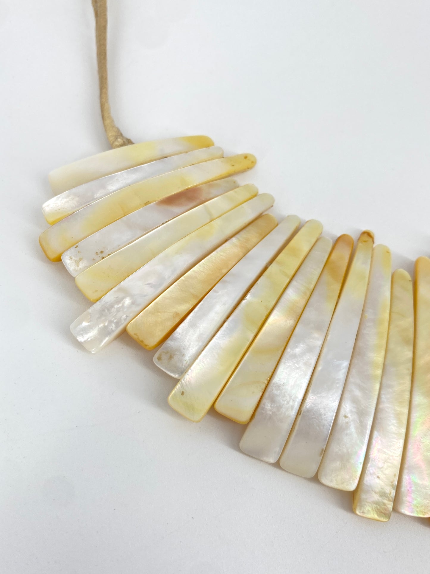 Perlmutt Colllier von Monies