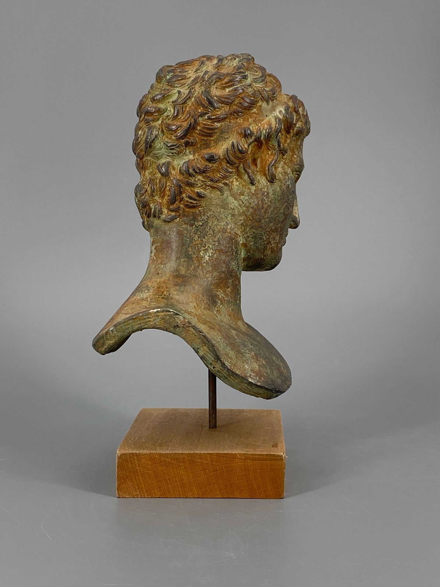 Büste "Jüngling von Marathon" Replik auf Holzsockel