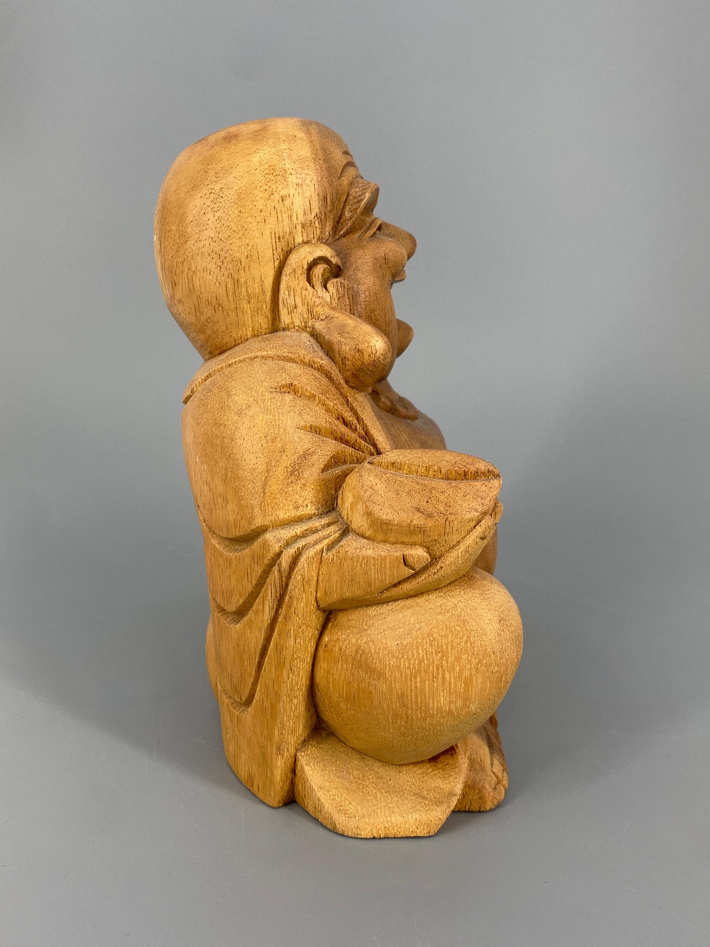 Handgeschnitzte Figur vom lachenden Buddah