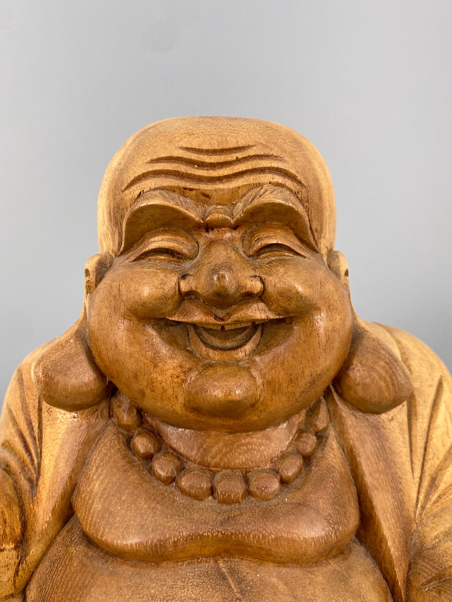 Handgeschnitzte Figur vom lachenden Buddah