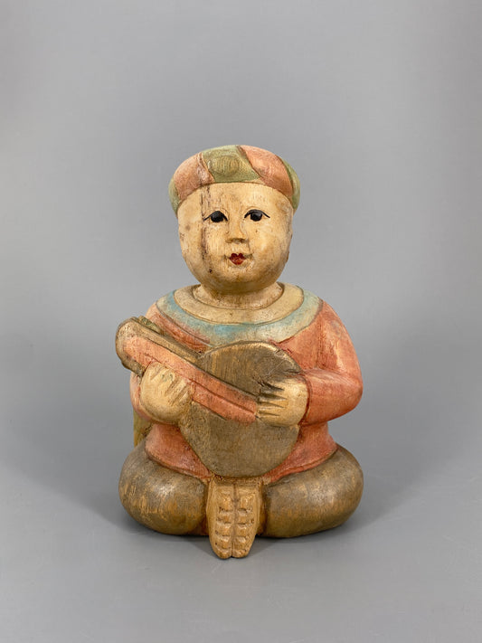 Handgeschnitzte Musikantenfigur aus Asien