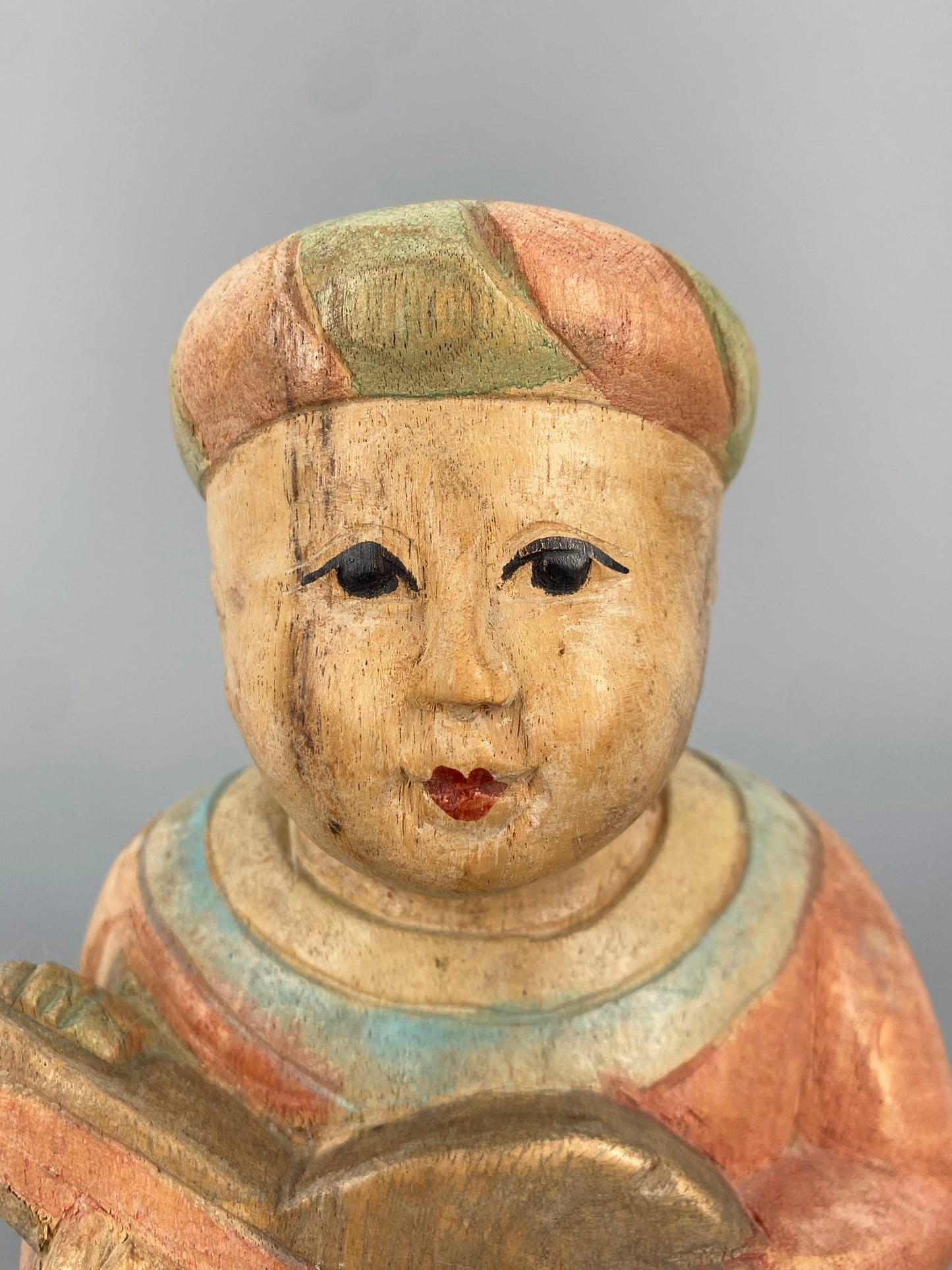 Handgeschnitzte Musikantenfigur aus Asien