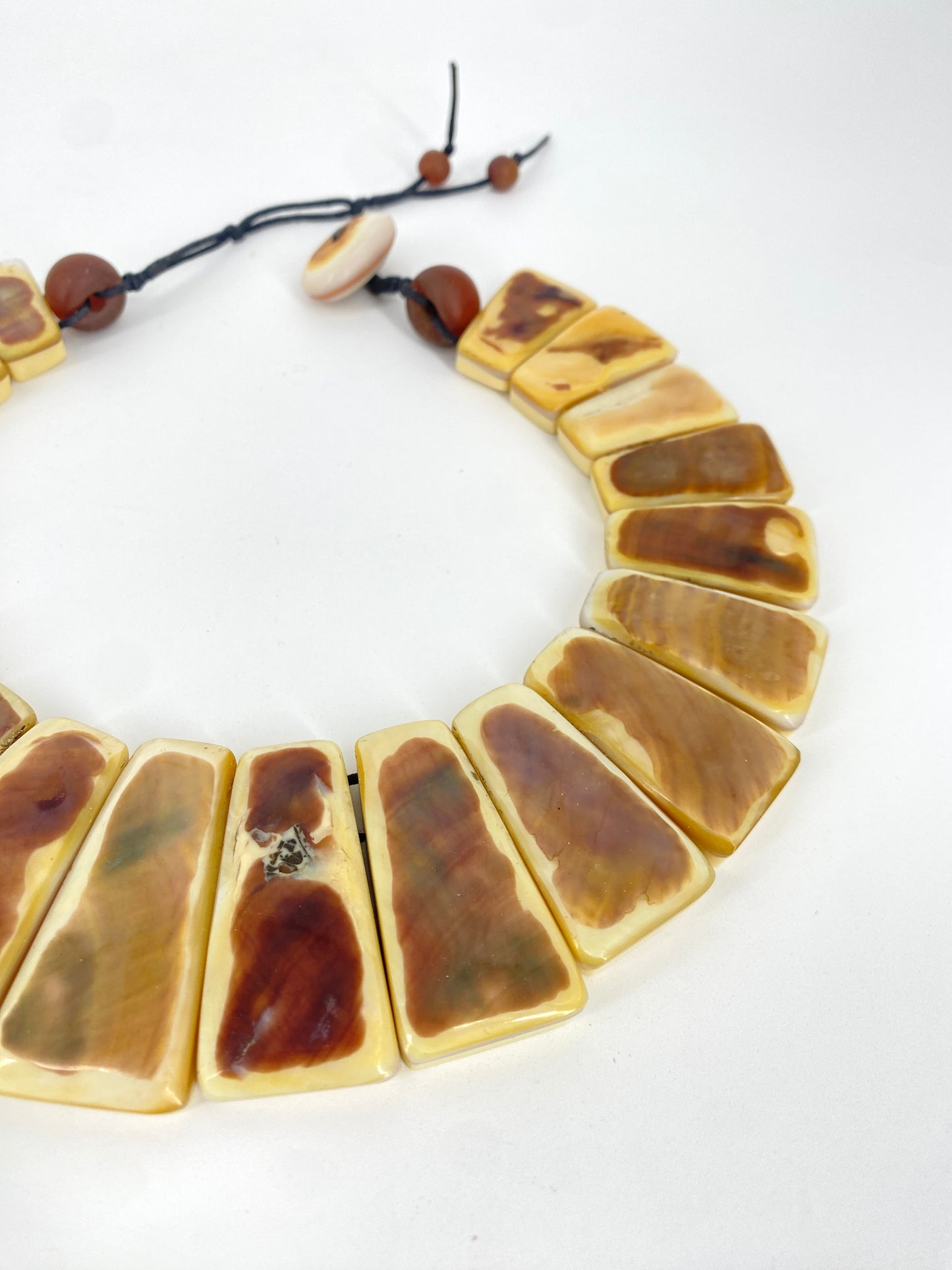 Collier und Armband mit Perlmutauflage