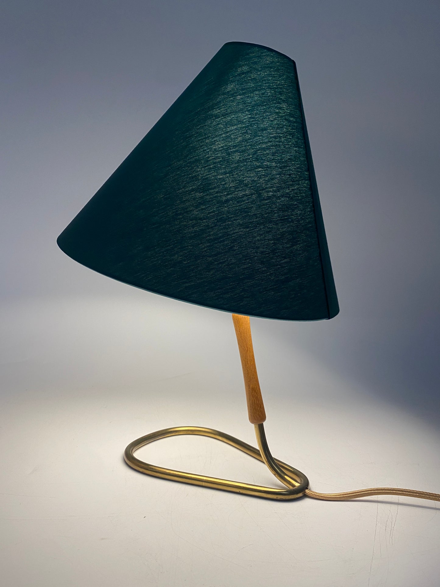 Tischlampe mit Messingfuß, 50er Jahre, Grün