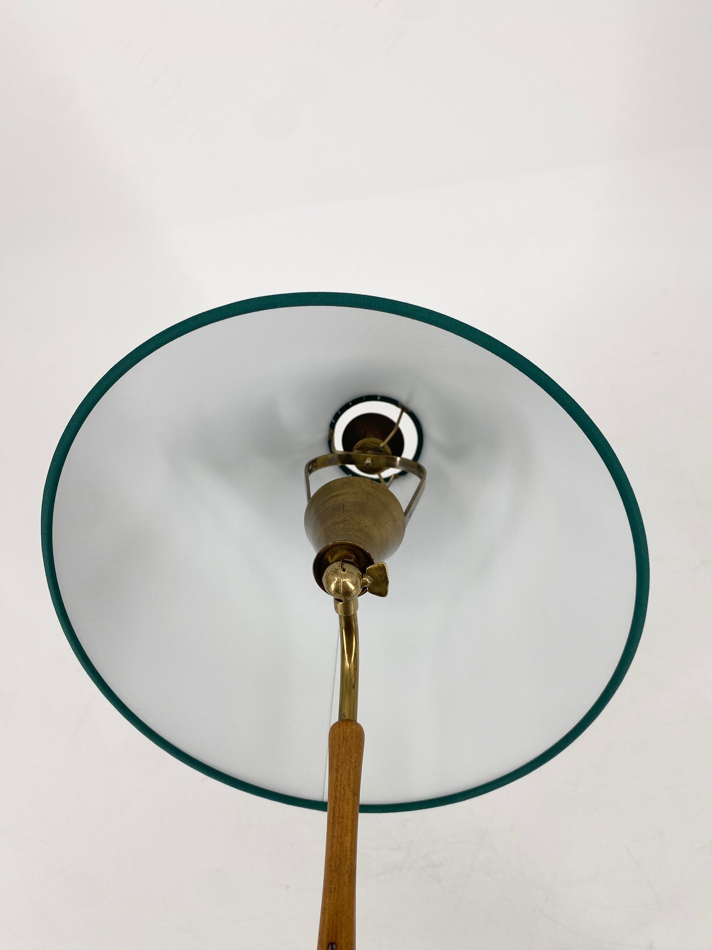 Tischlampe mit Messingfuß, 50er Jahre, Grün