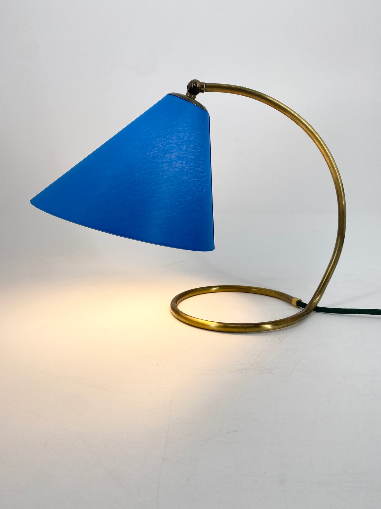 Tischlampe mit Messingfuß, 50er Jahre