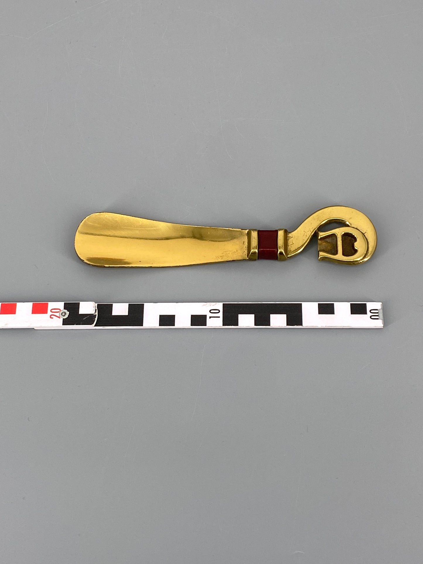 Schuhlöffel und Bürste von Etienne Aigner aus Messing
