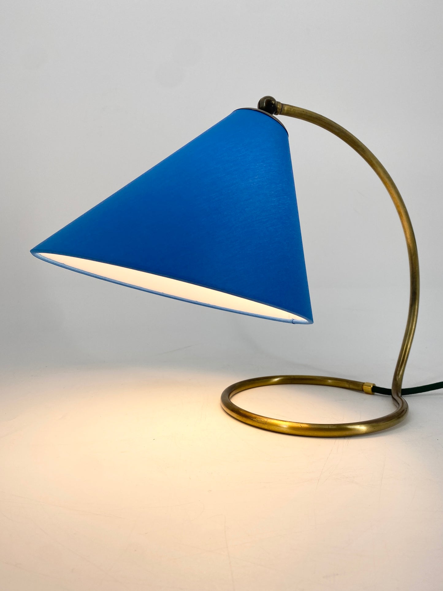 Tischlampe mit Messingfuß, 50er Jahre