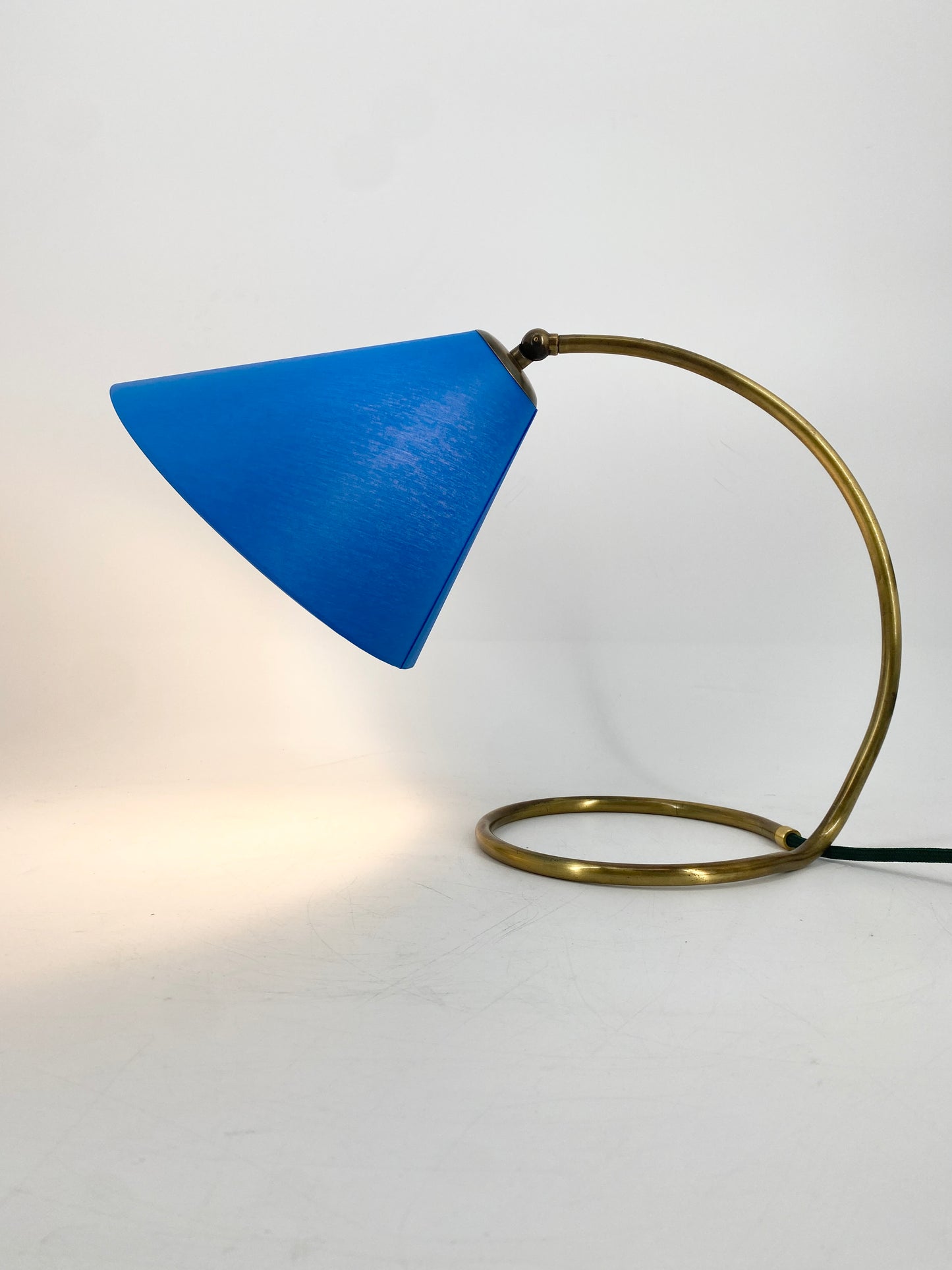 Tischlampe mit Messingfuß, 50er Jahre