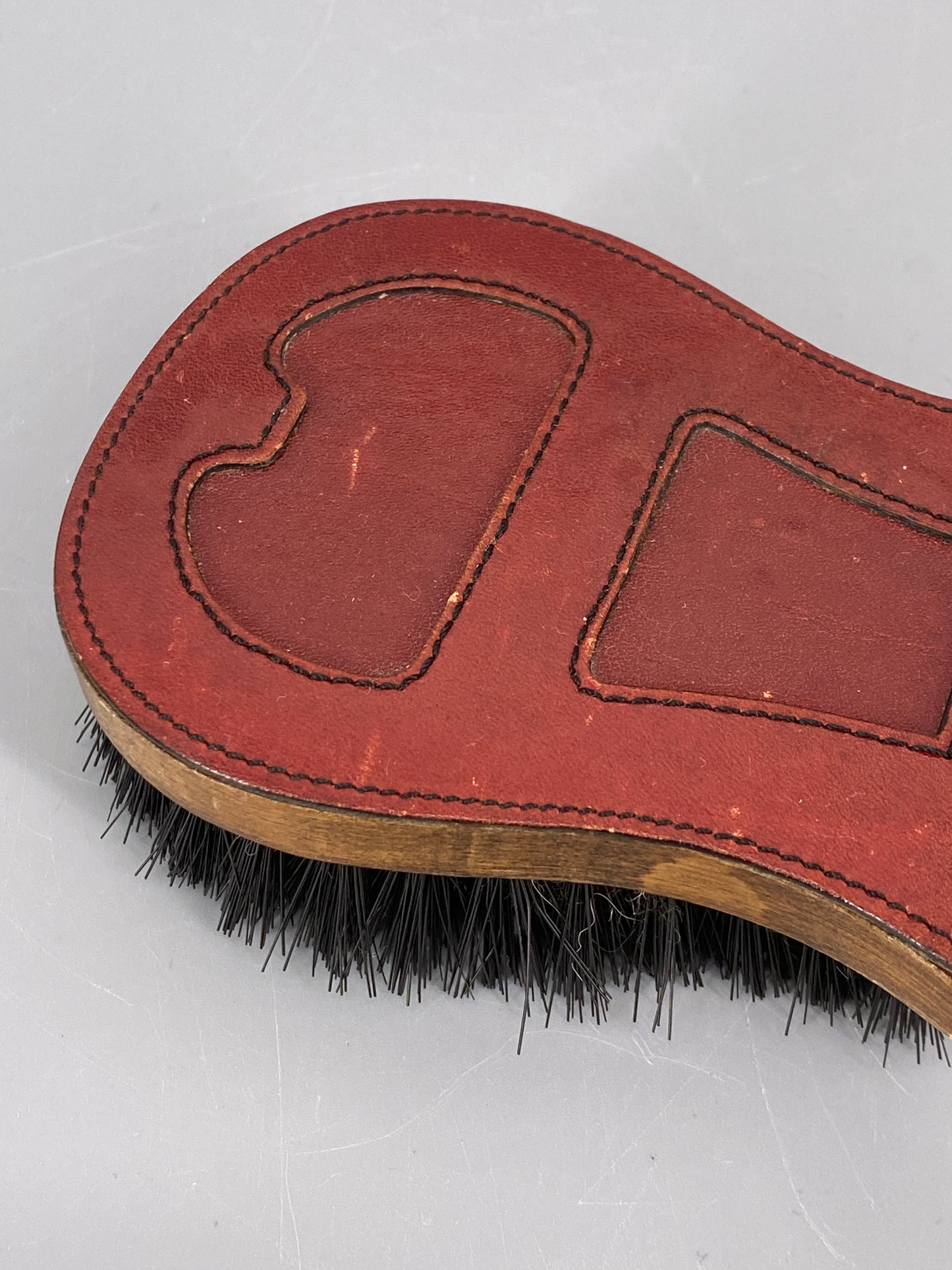 Schuhlöffel und Bürste von Etienne Aigner aus Messing