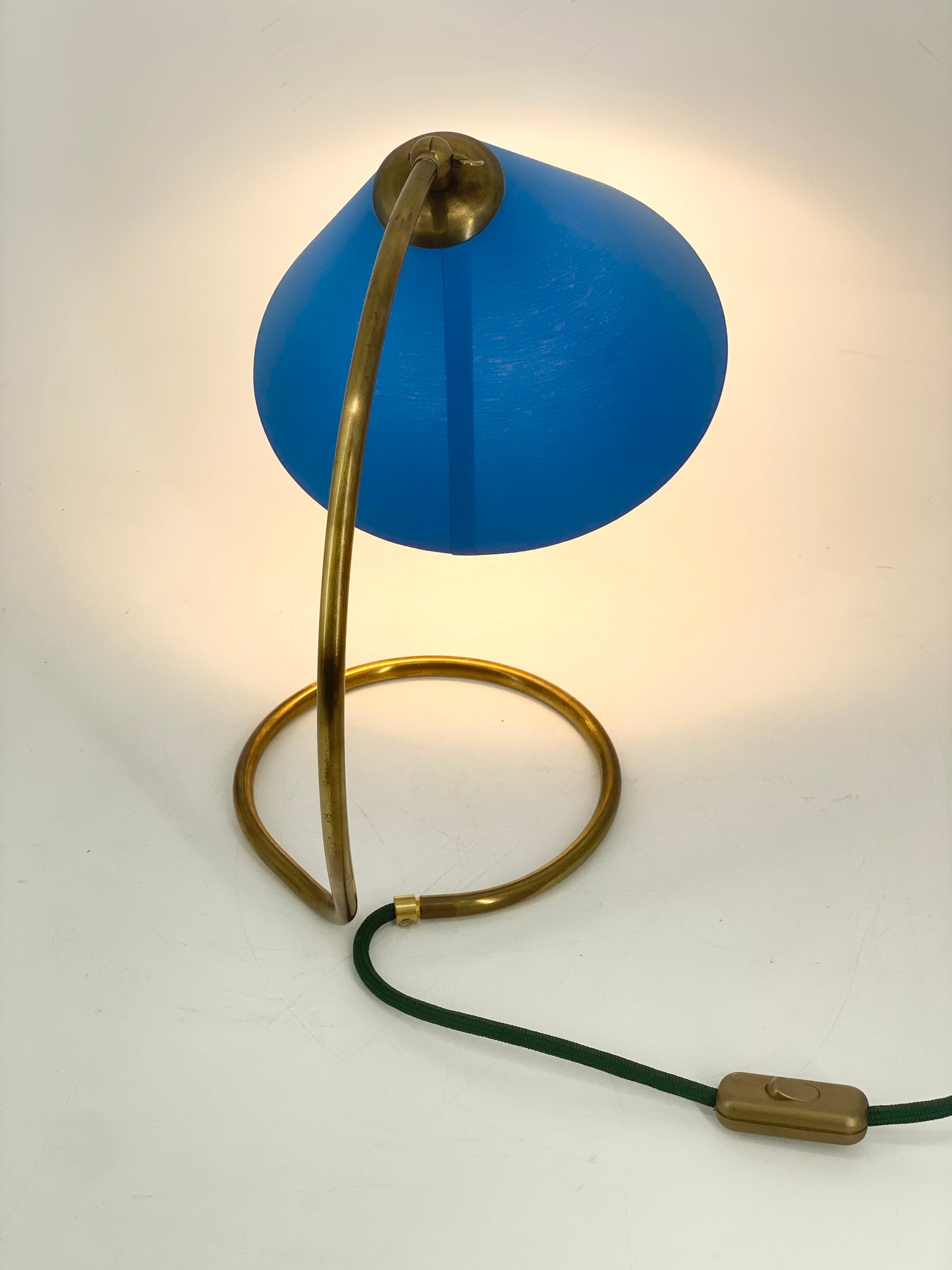 Tischlampe mit Messingfuß, 50er Jahre