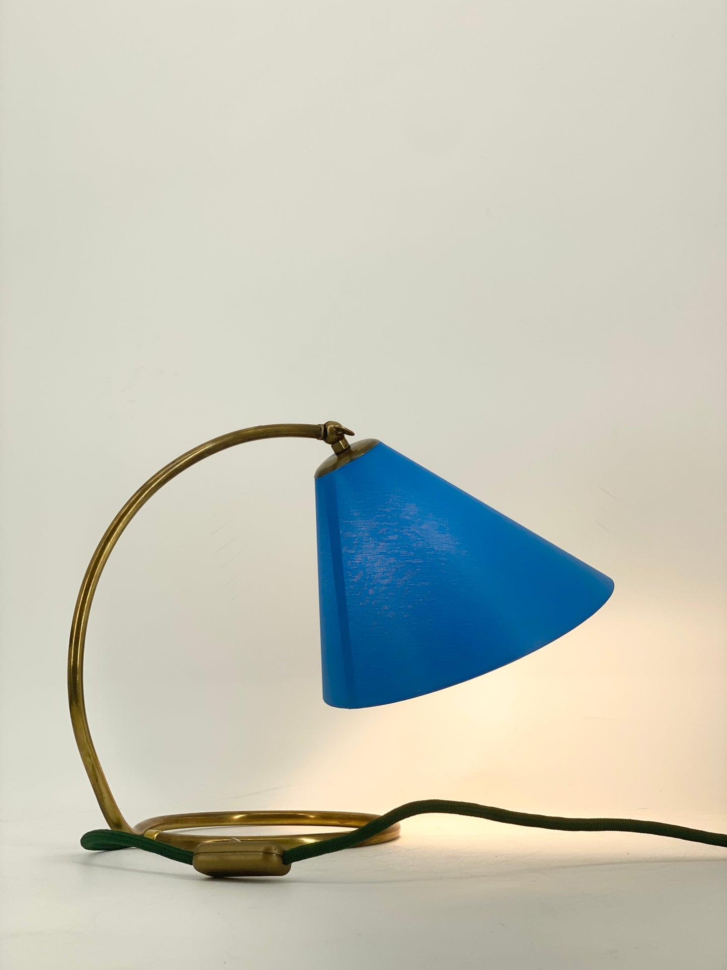 Tischlampe mit Messingfuß, 50er Jahre