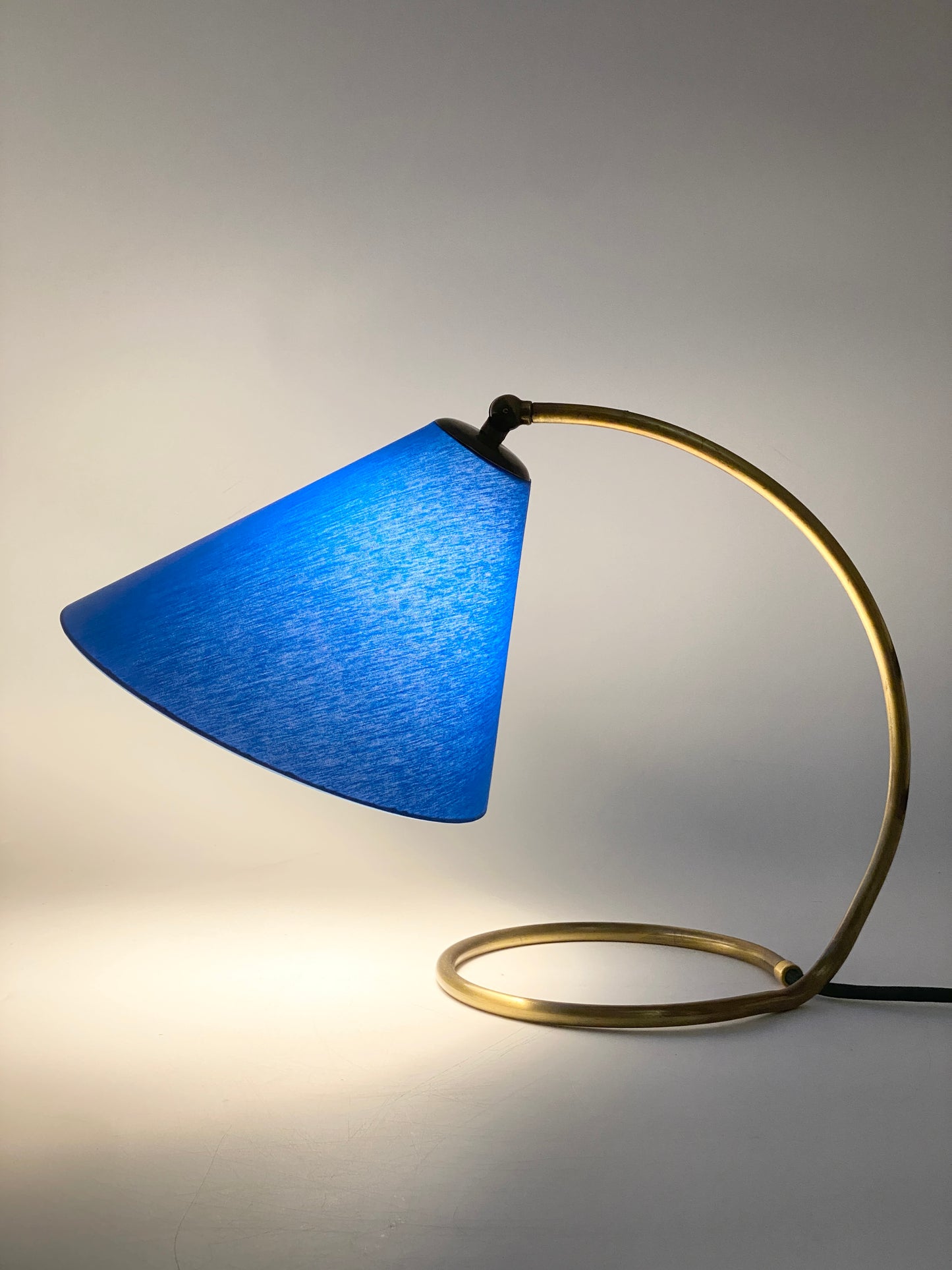 Tischlampe mit Messingfuß, 50er Jahre