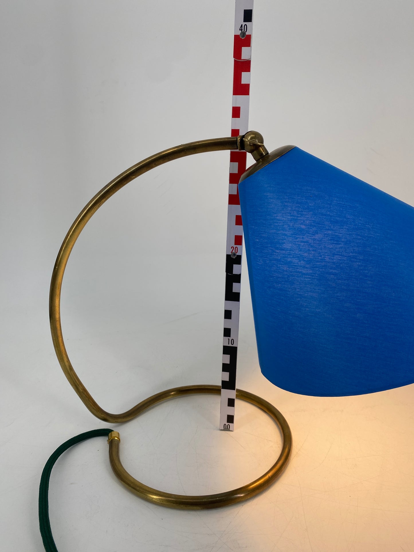 Tischlampe mit Messingfuß, 50er Jahre