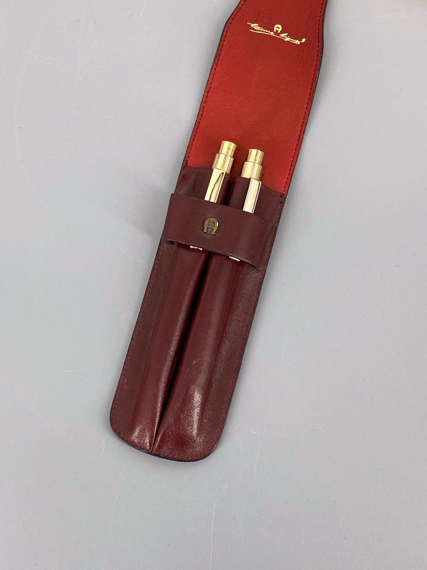 2 Leder Kugelschreiber von Etienne Aigner mit Lederetui