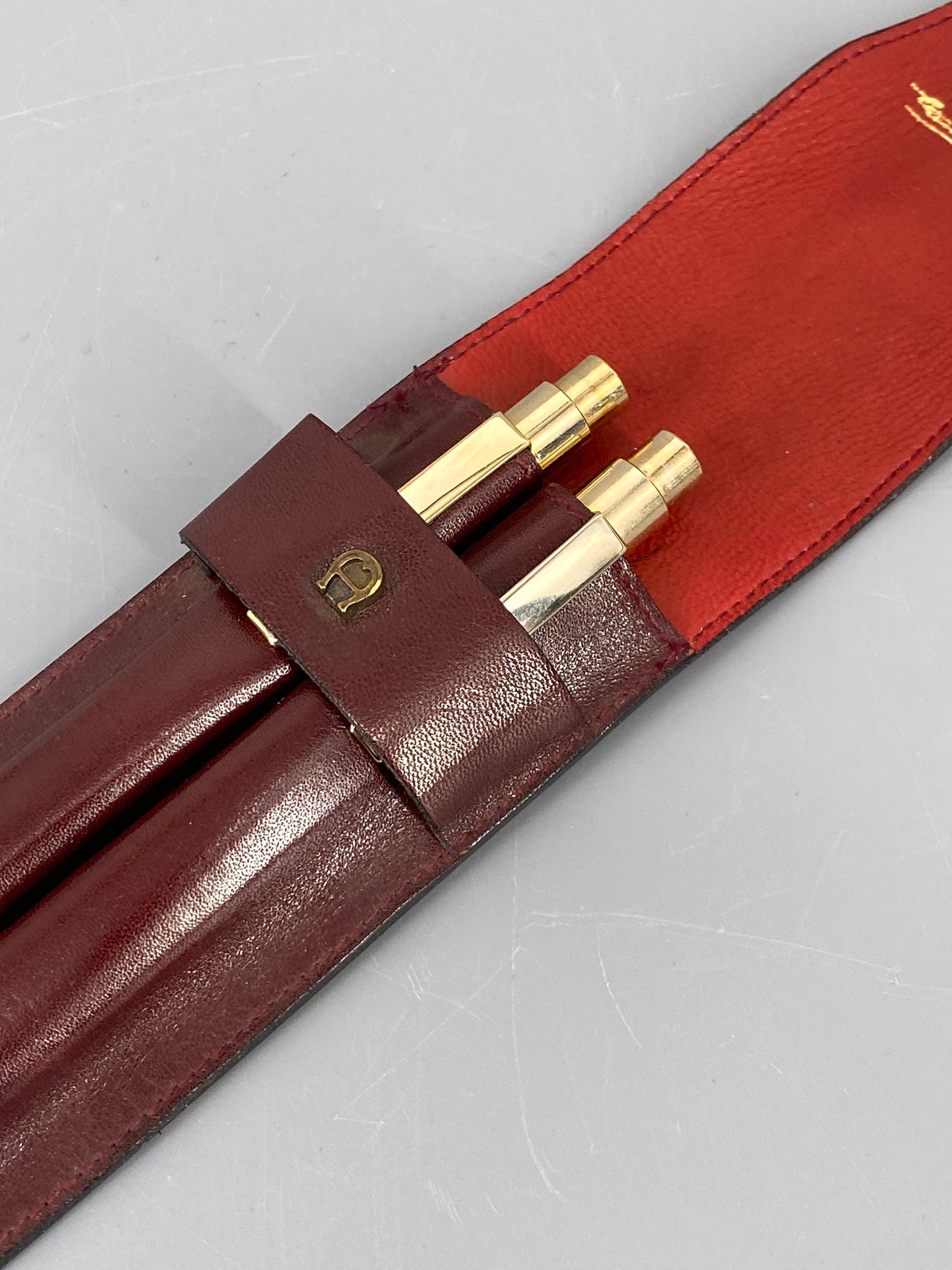 2 Leder Kugelschreiber von Etienne Aigner mit Lederetui