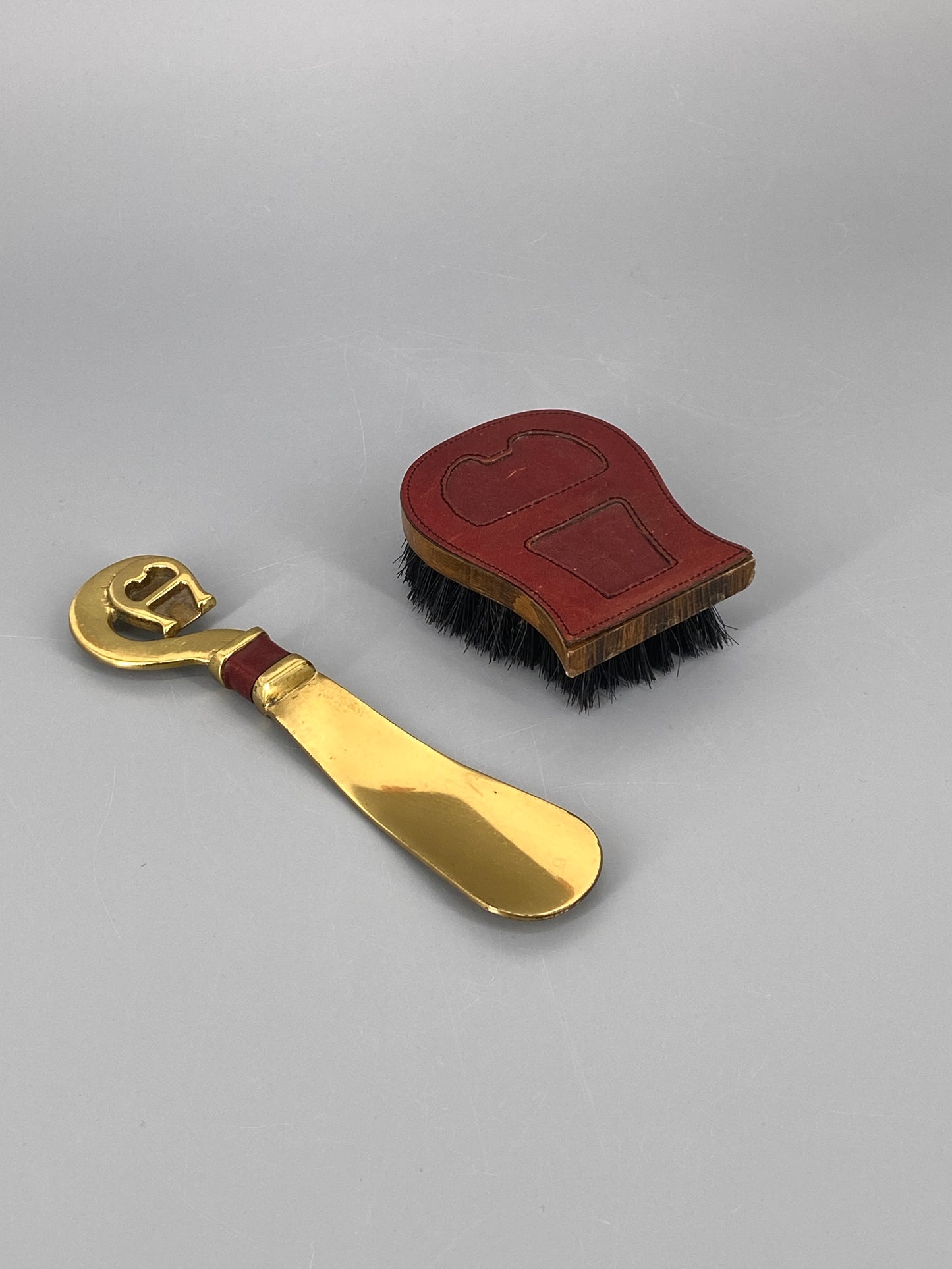 Schuhlöffel und Bürste von Etienne Aigner aus Messing
