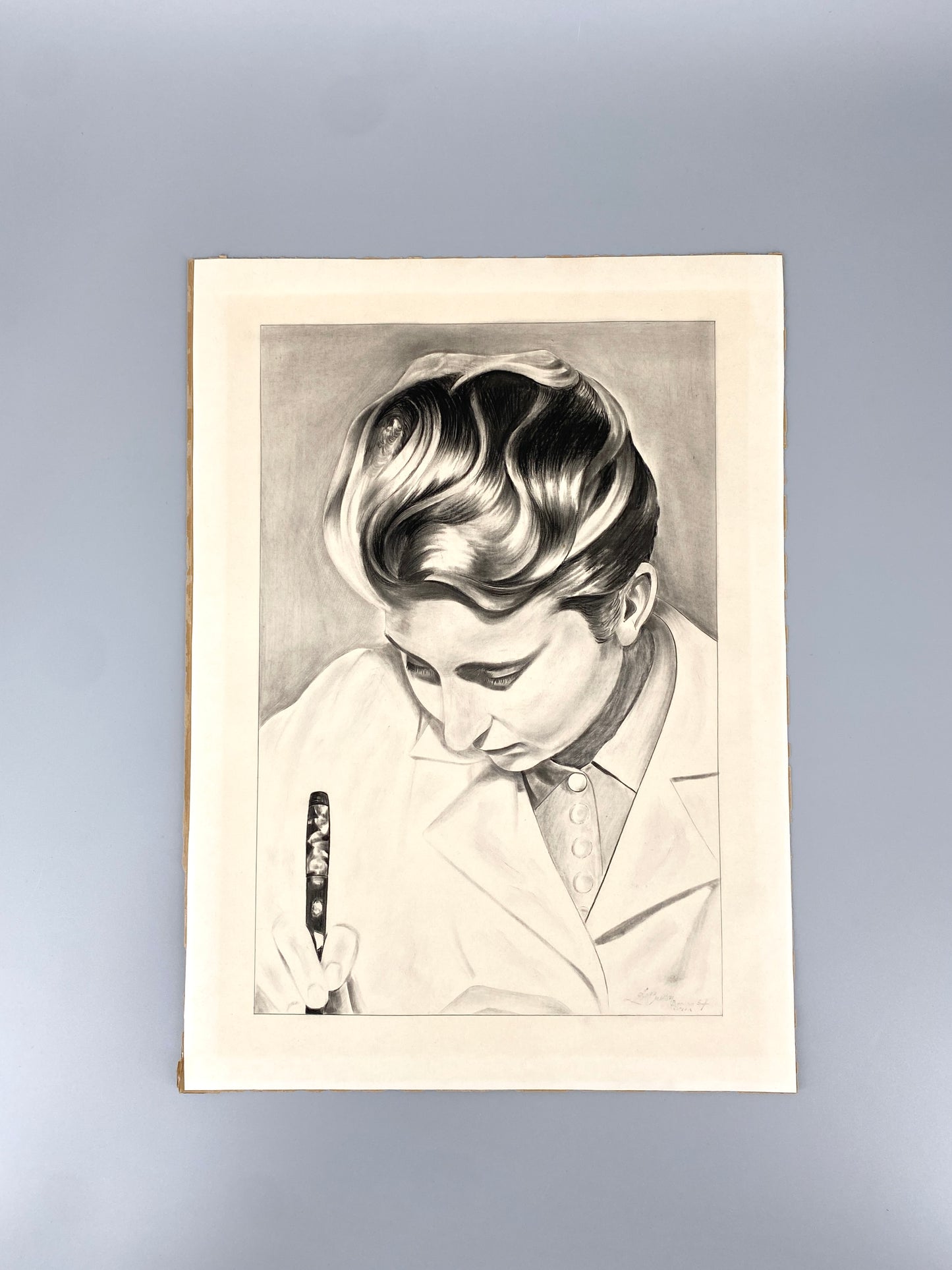 Frau beim schreiben, fotorealistische Zeichnung 50er Jahre