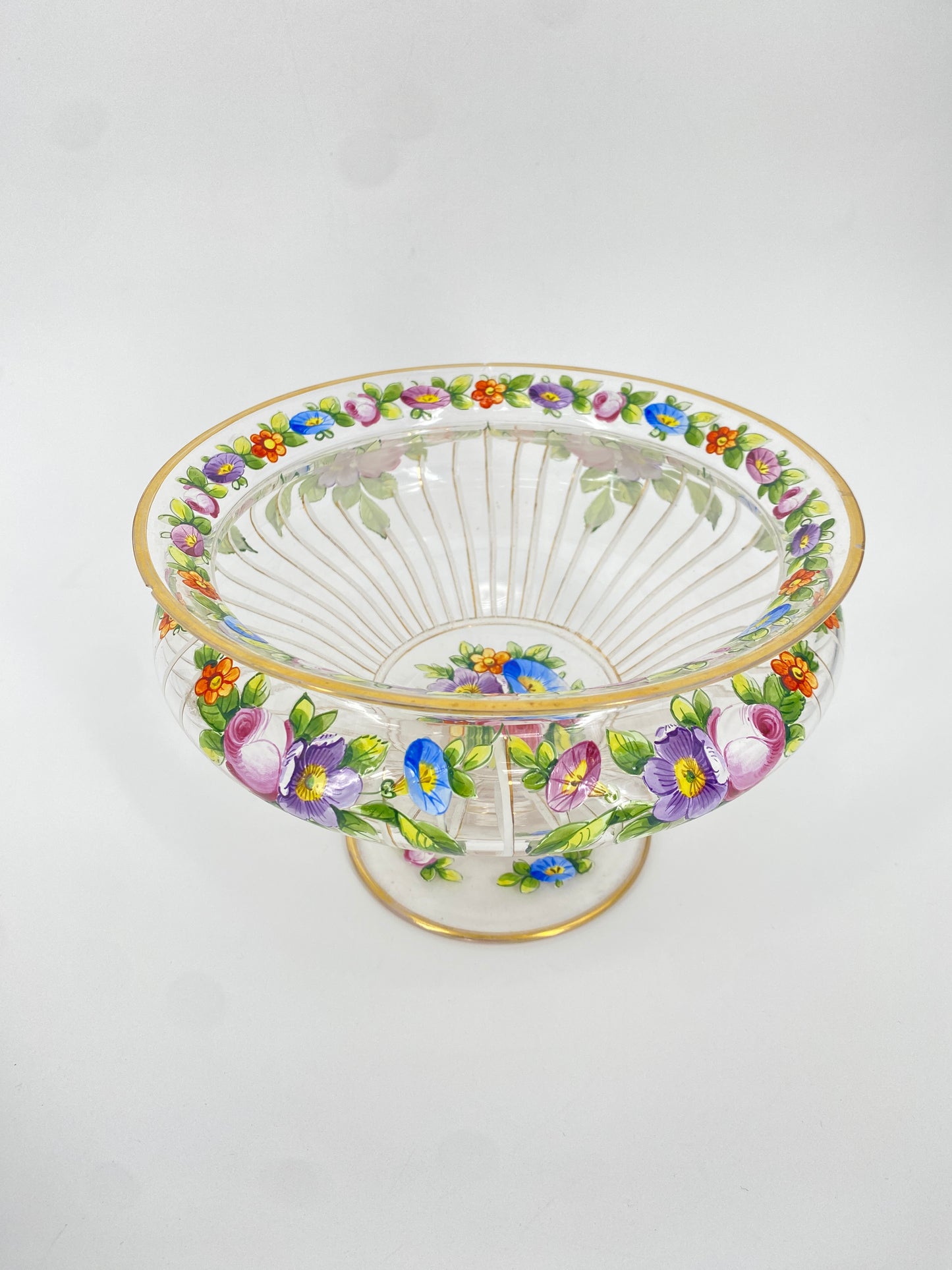 Glasschale mit Fuß und Blumendekor