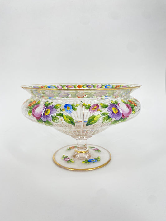 Glasschale mit Fuß und Blumendekor