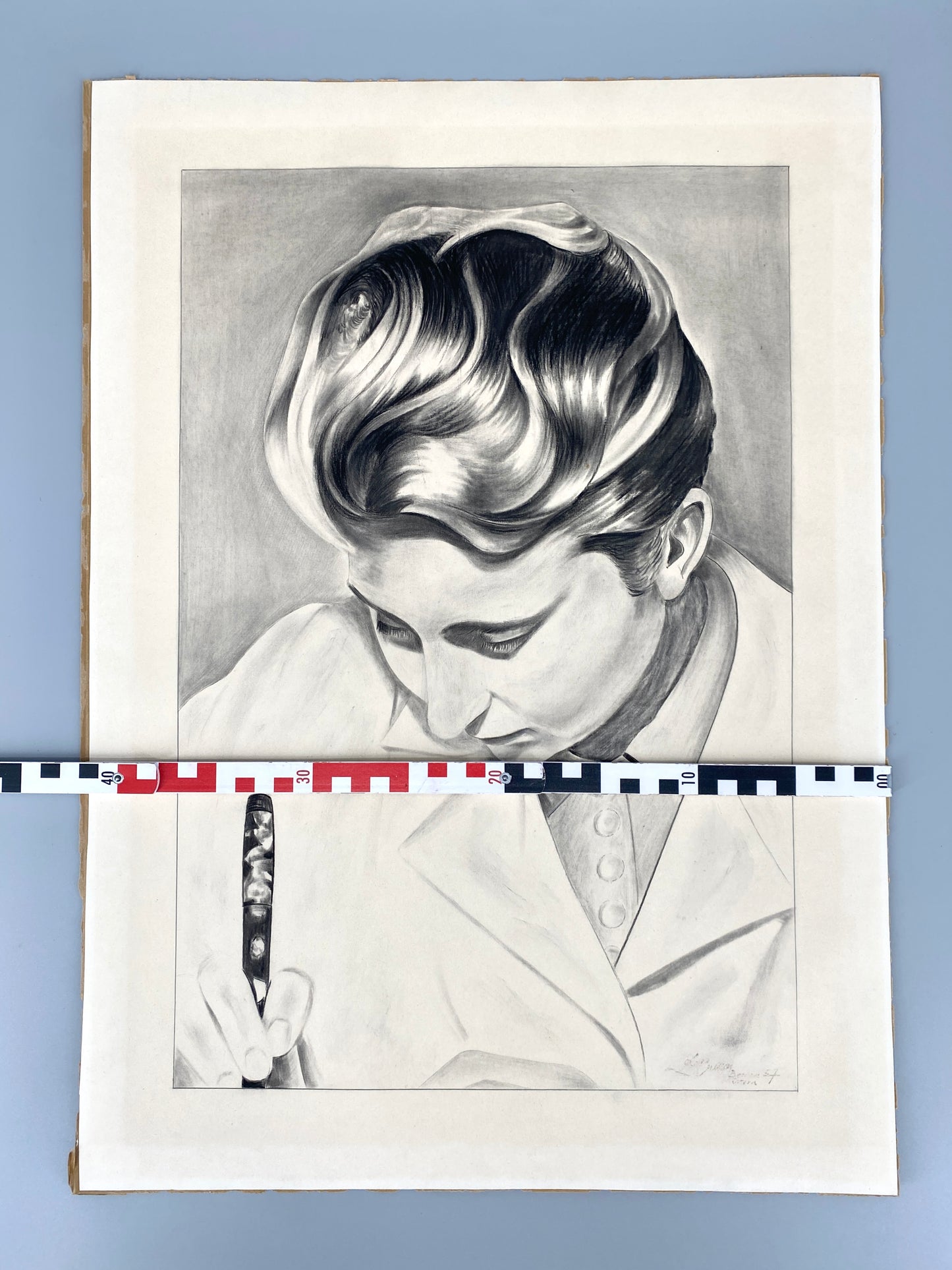 Frau beim schreiben, fotorealistische Zeichnung 50er Jahre