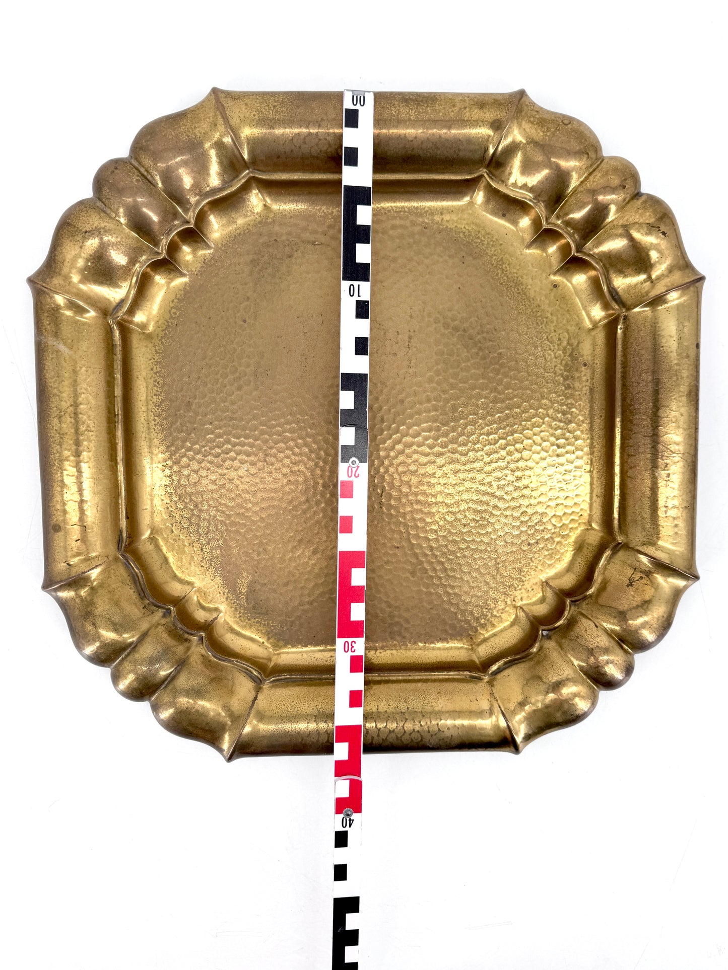 Massive Messingschale. Achteckig, mit wulstigem Ornament