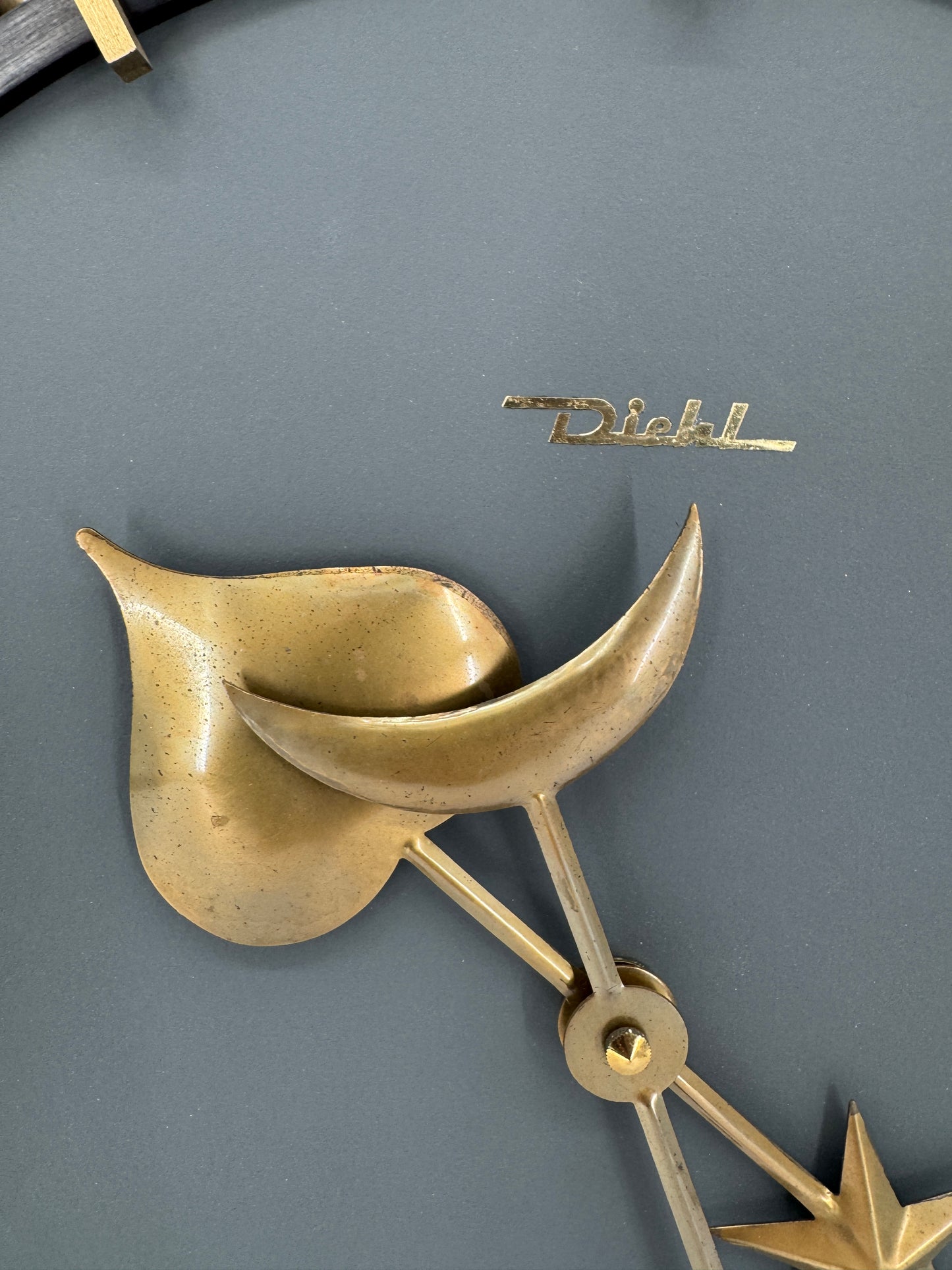 Diehl, Wanduhr, Sunburst, Schmiedeeisen