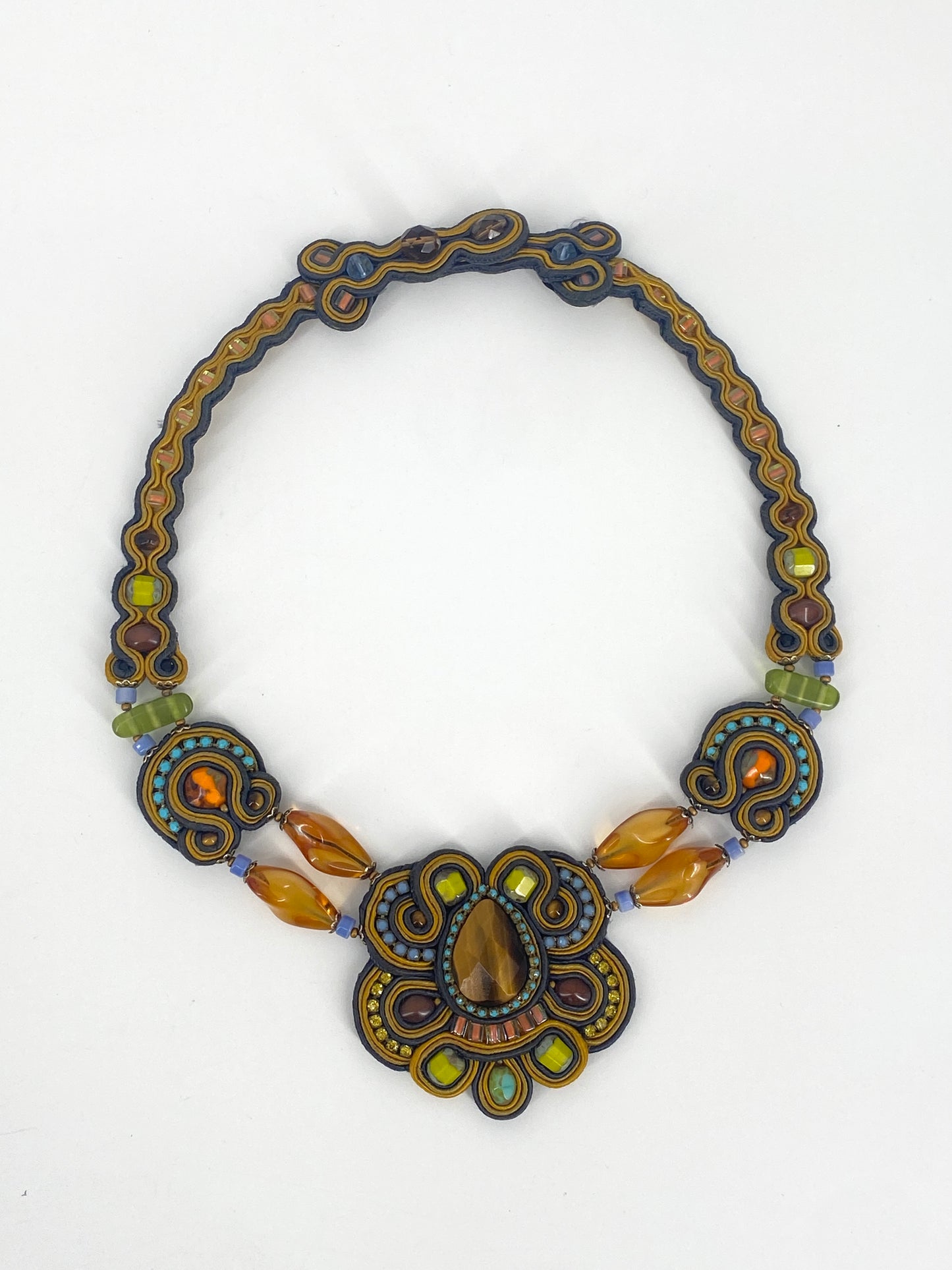 Soutache Halskette von Dori Csengeri