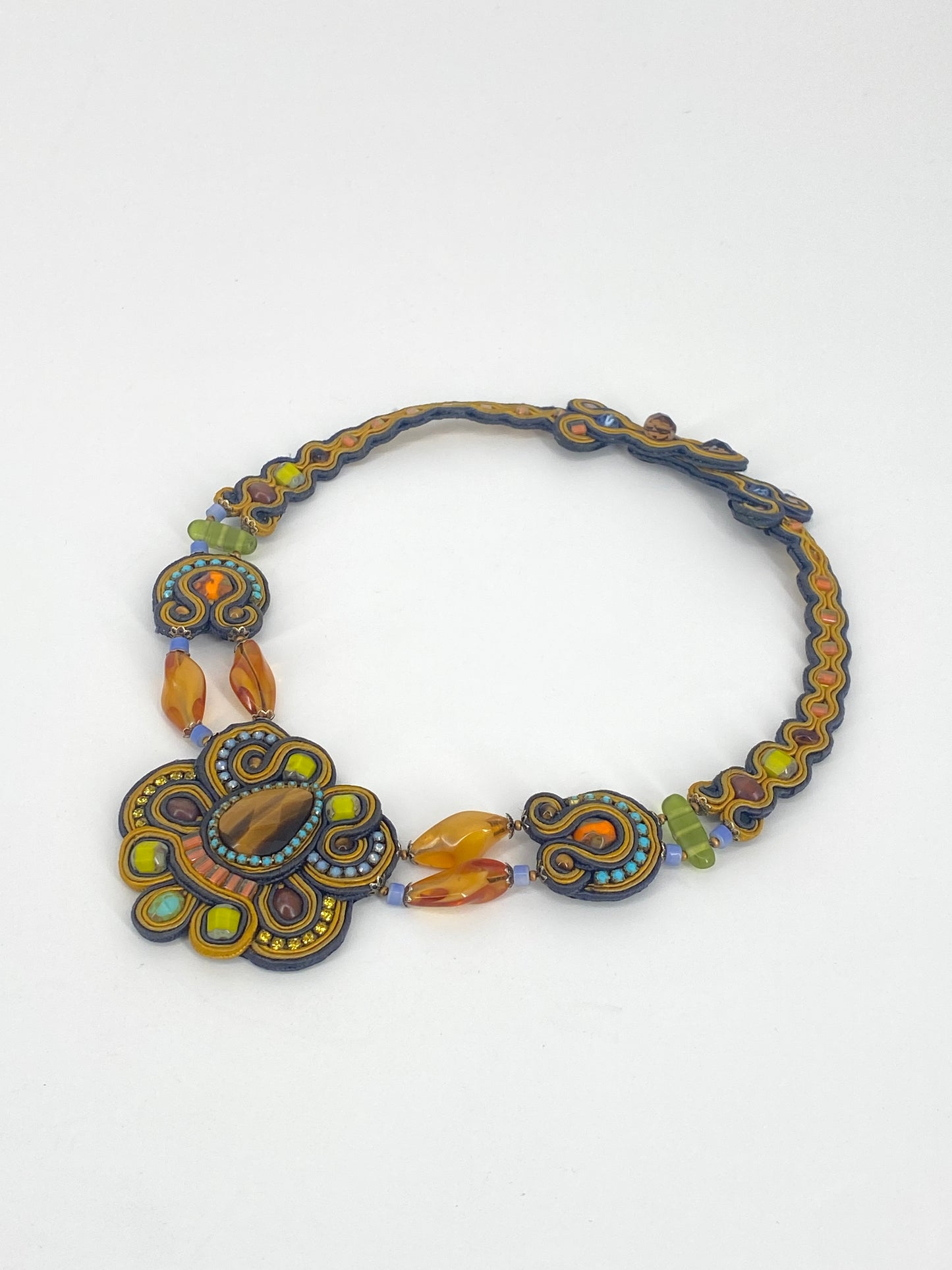 Soutache Halskette von Dori Csengeri