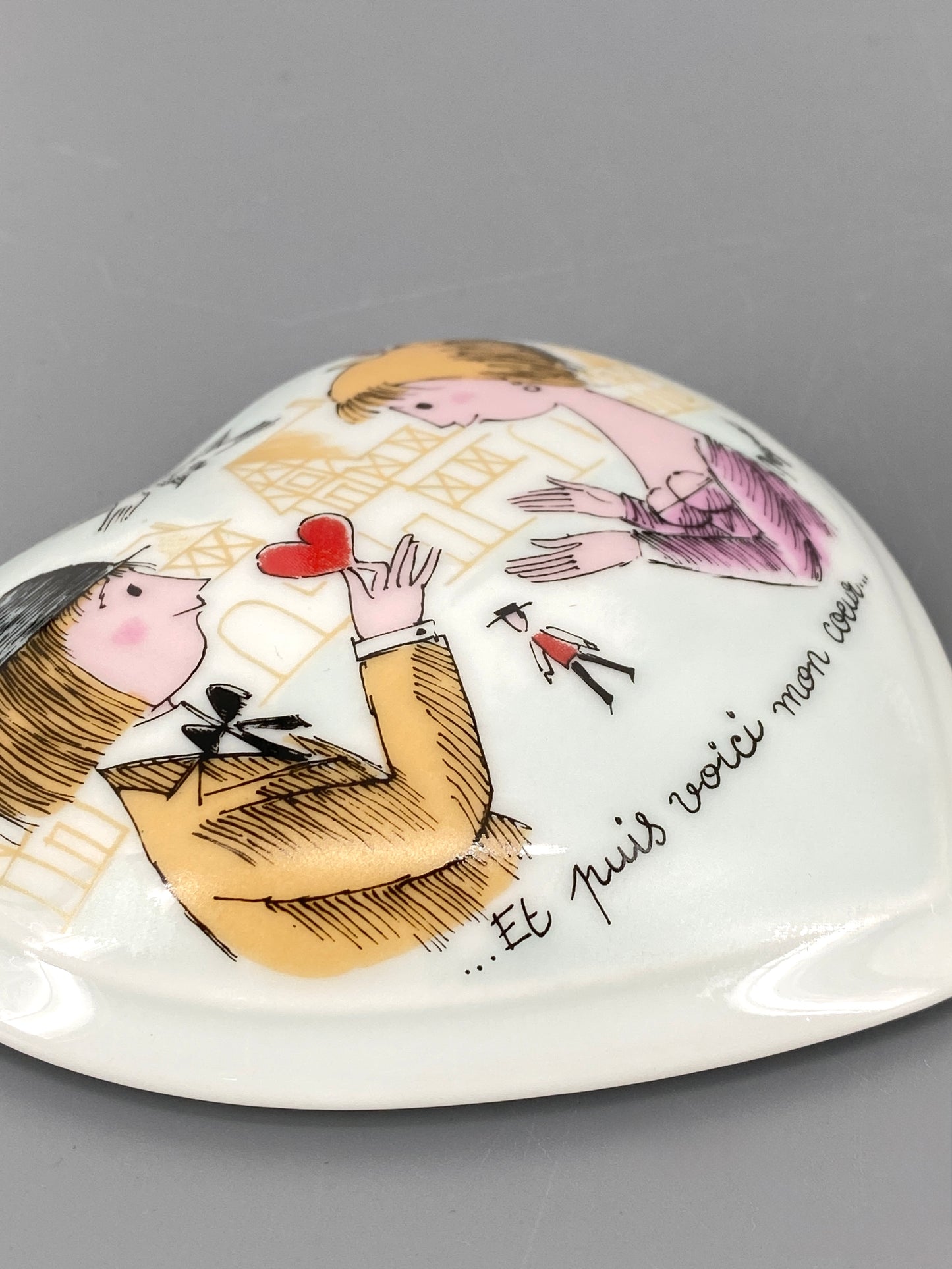 Porzellan Herz Dose mit Peynet Illustration aus Strassbourg, Frankreich