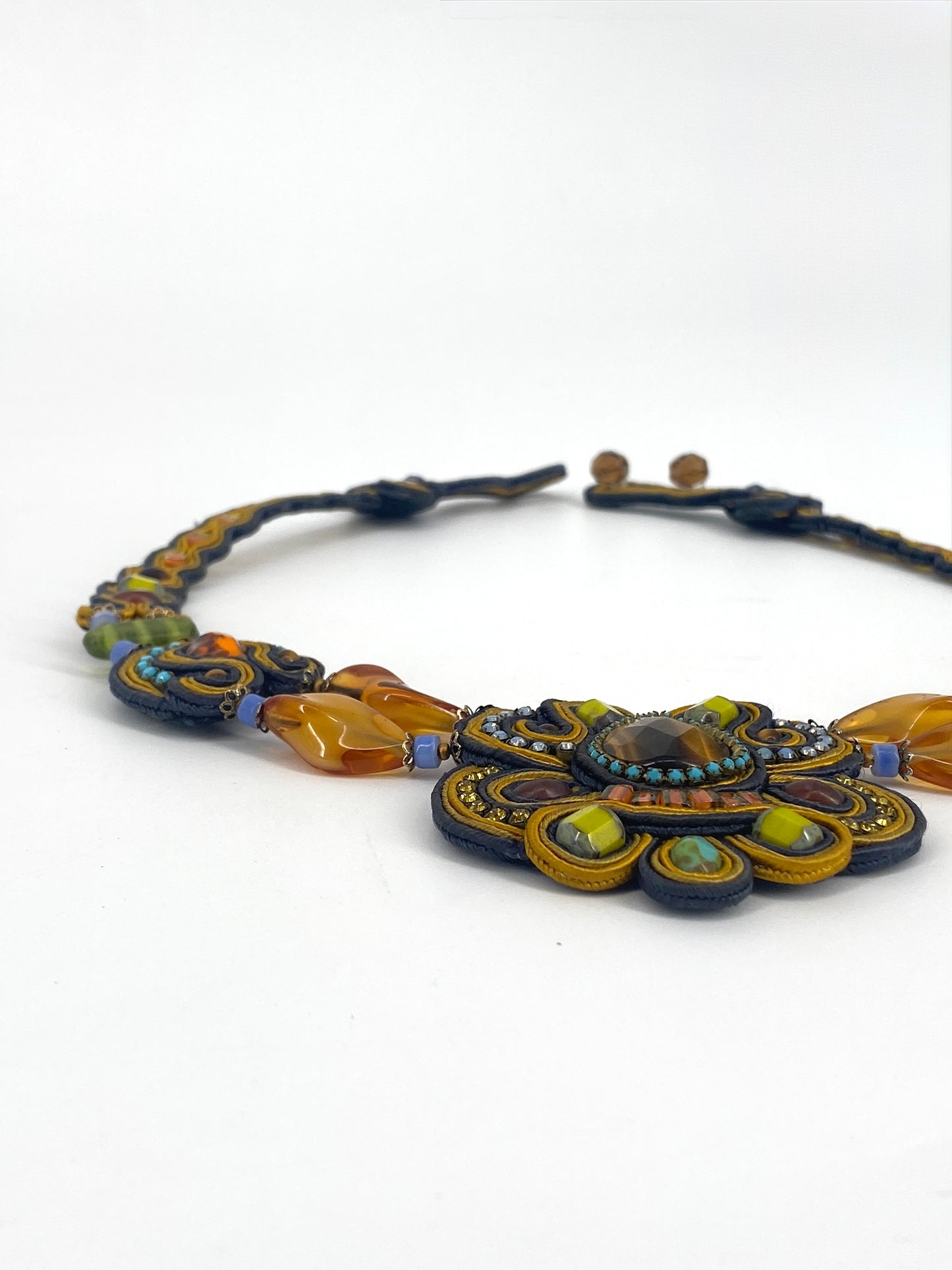 Soutache Halskette von Dori Csengeri