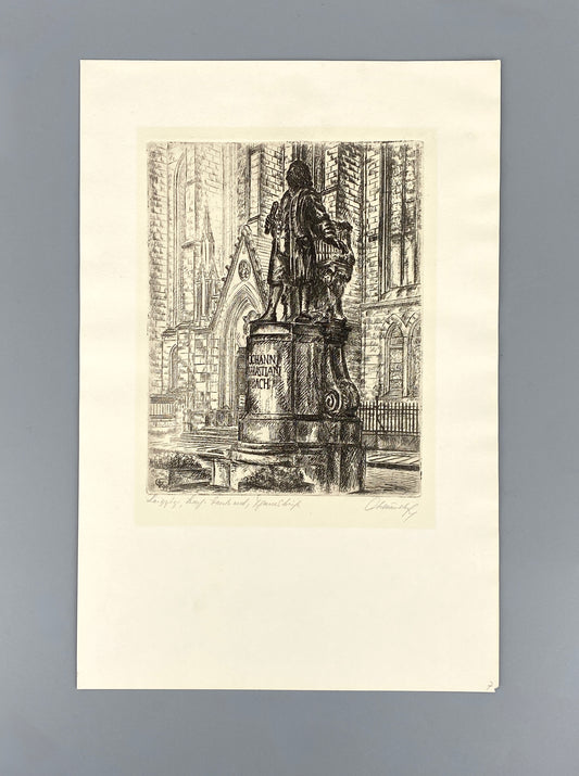 Signierte Radierung "Das Neue Bachdenkmal vor der Thomaskirche in Leipzig" von Gerhard Fraundorf