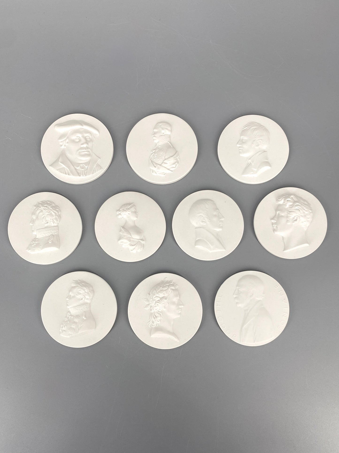 10 Porzellanmedaillen von KPM, Luther, Humboldt, Fontane etc