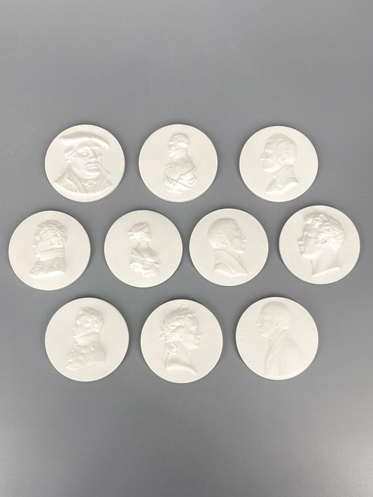 10 Porzellanmedaillen von KPM, Luther, Humboldt, Fontane etc