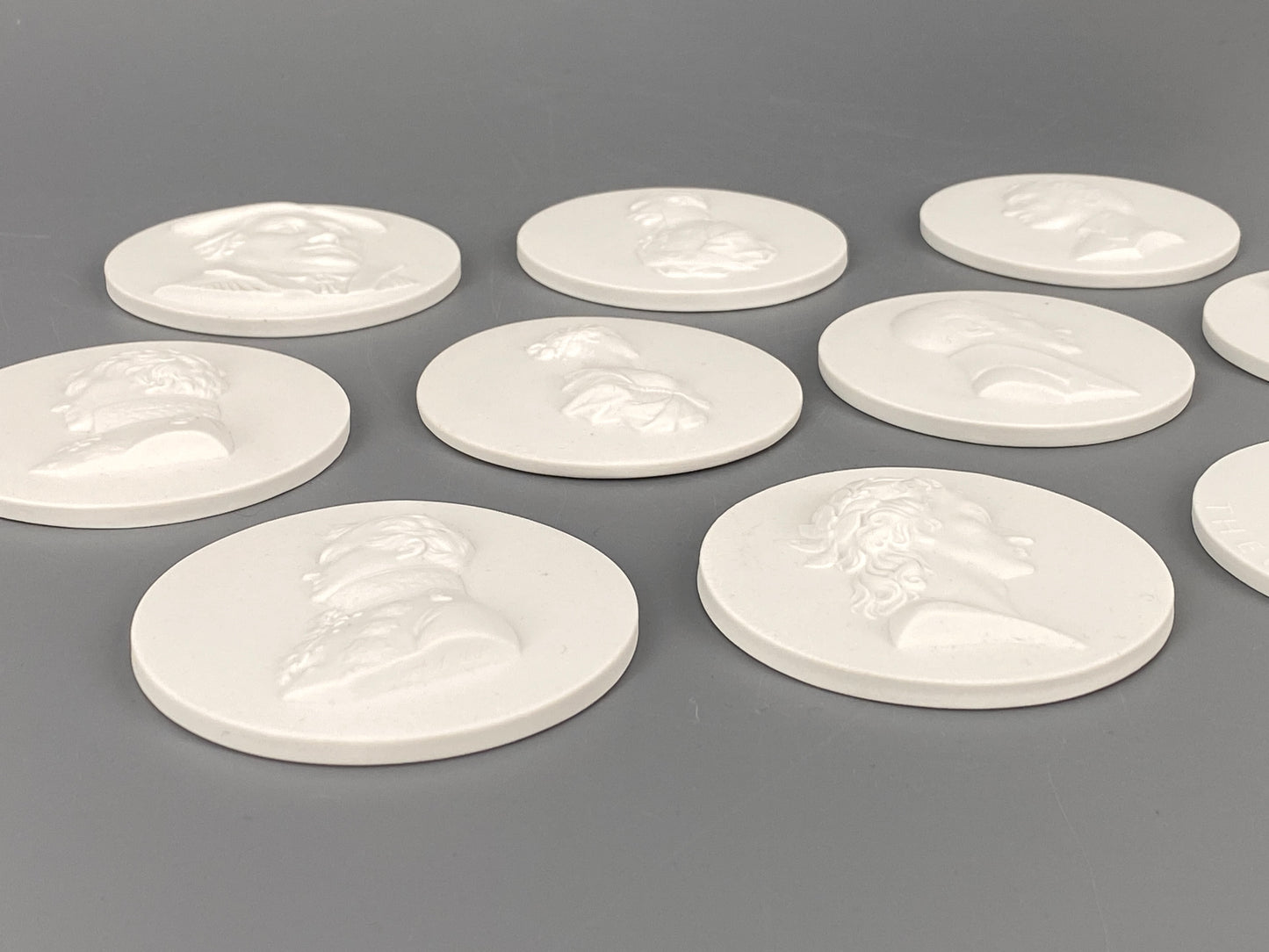 10 Porzellanmedaillen von KPM, Luther, Humboldt, Fontane etc