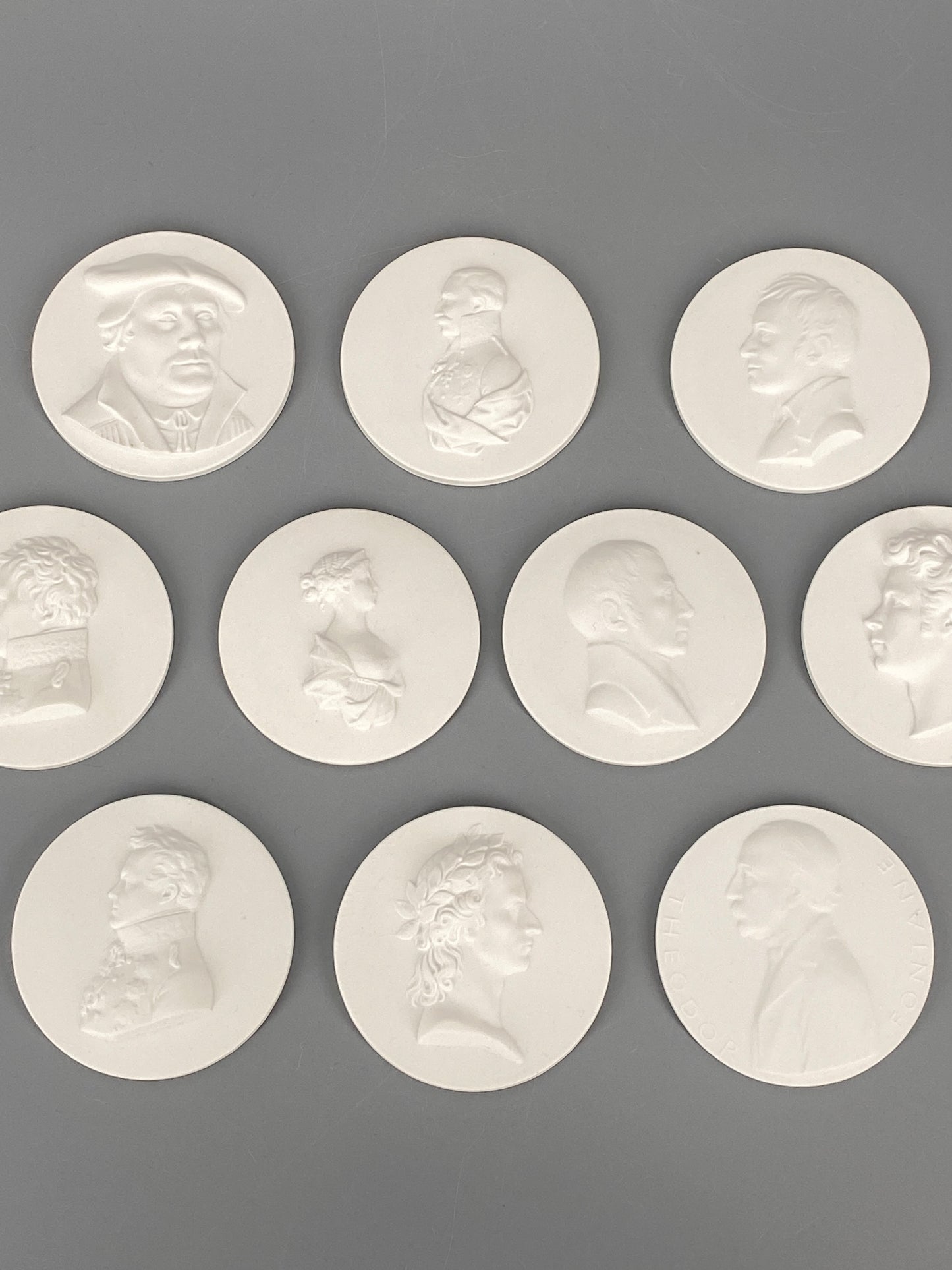 10 Porzellanmedaillen von KPM, Luther, Humboldt, Fontane etc