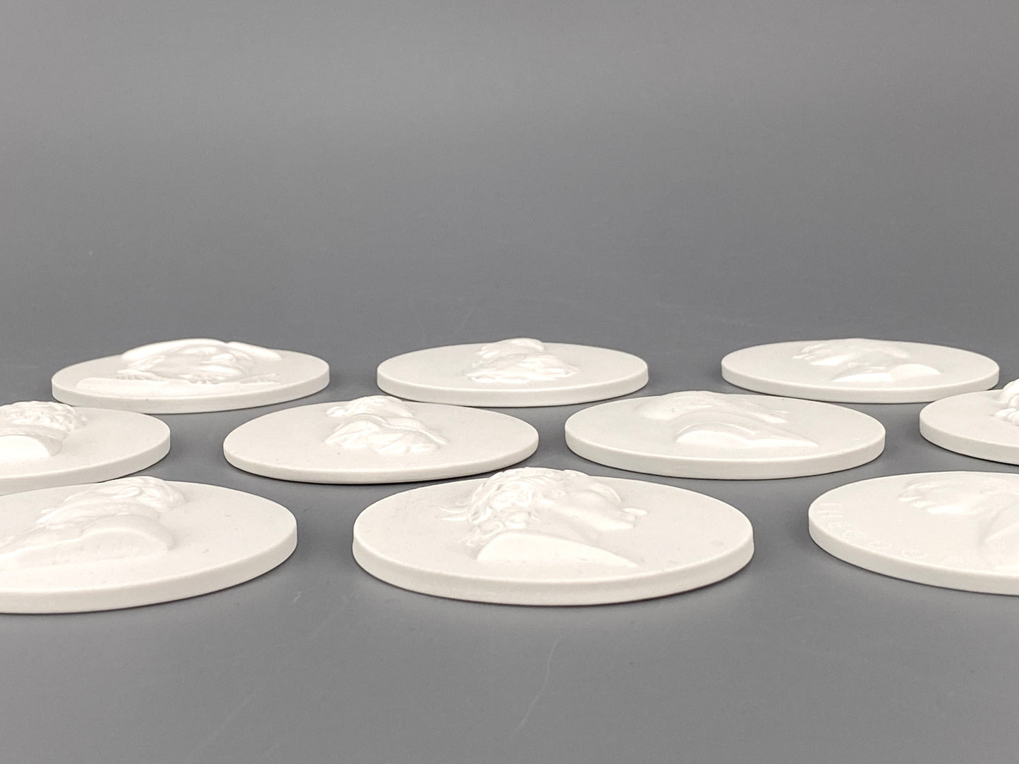 10 Porzellanmedaillen von KPM, Luther, Humboldt, Fontane etc