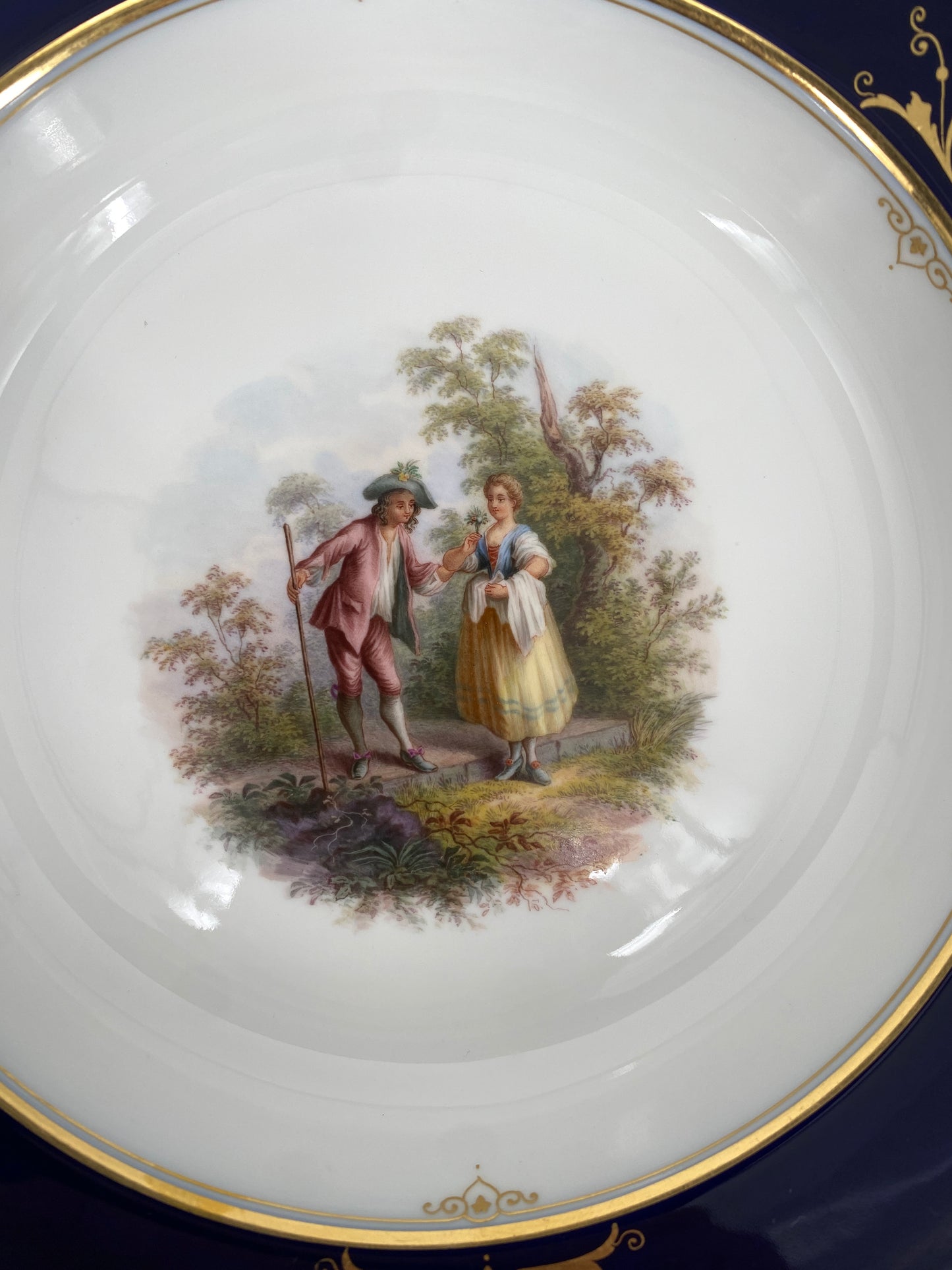 * MEISSEN 1ST WAHL PORZELLAN PRUNKTELLER MIT "GALANTE SZENEN"