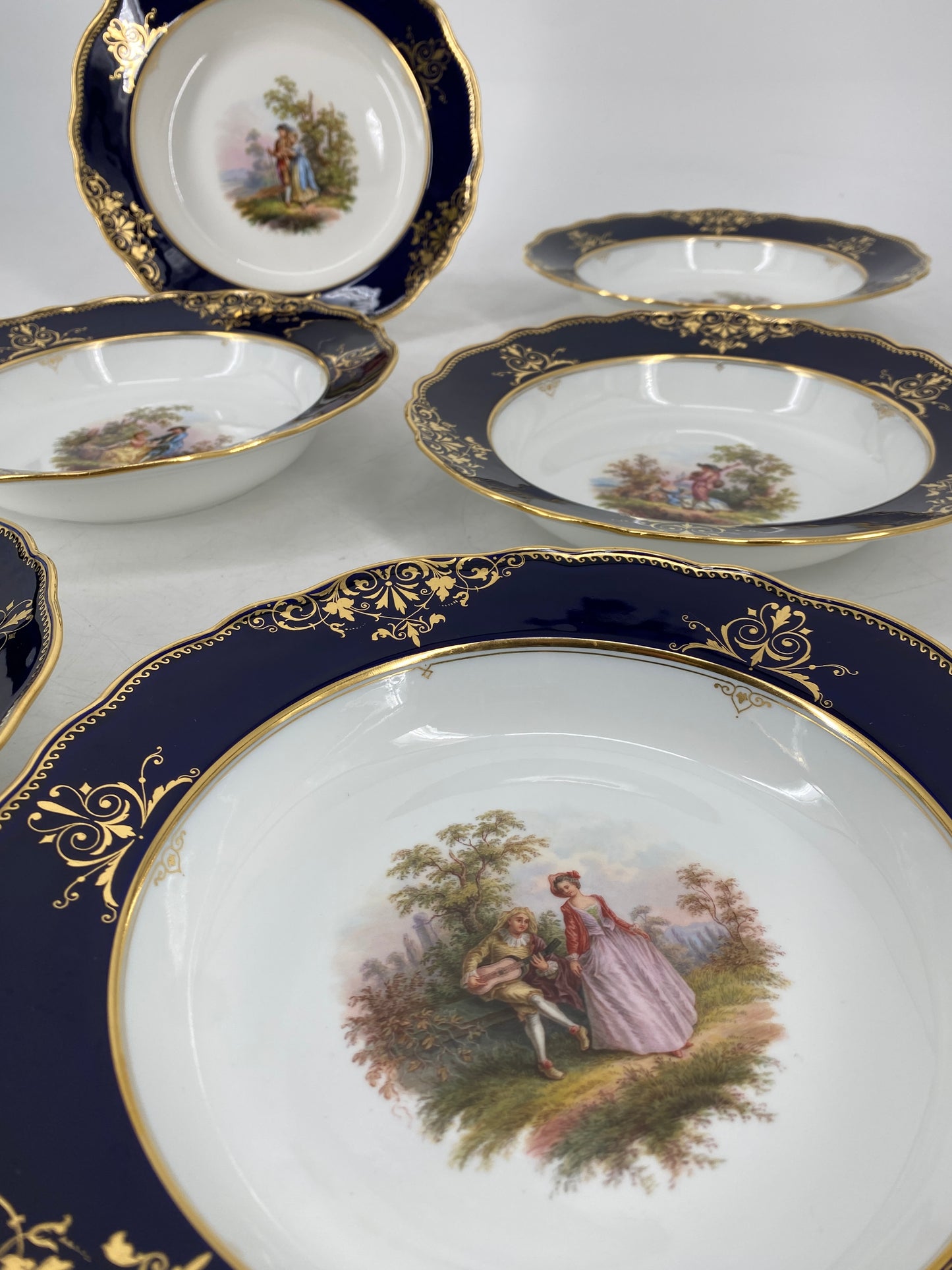 * MEISSEN 1ST WAHL PORZELLAN PRUNKTELLER MIT "GALANTE SZENEN"