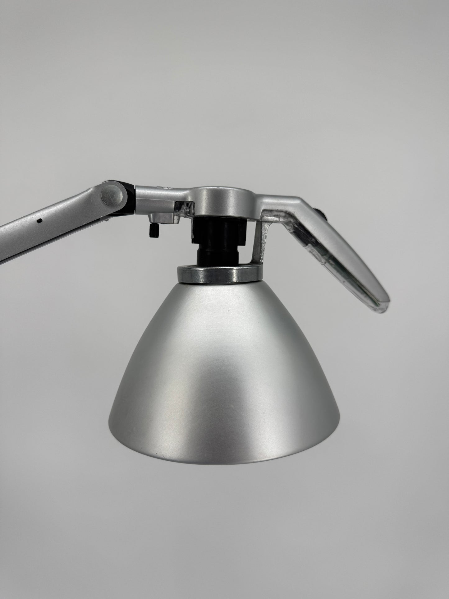 Luceplan Fortebraccio D33 N 100 Tischlampe