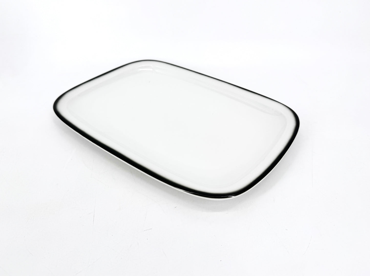 Porzellan-Geschirr in minimalistischem Design. Von Winterling