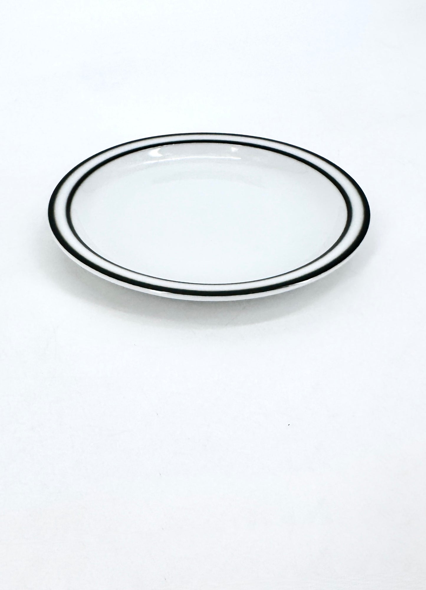 Porzellan-Geschirr in minimalistischem Design. Von Winterling